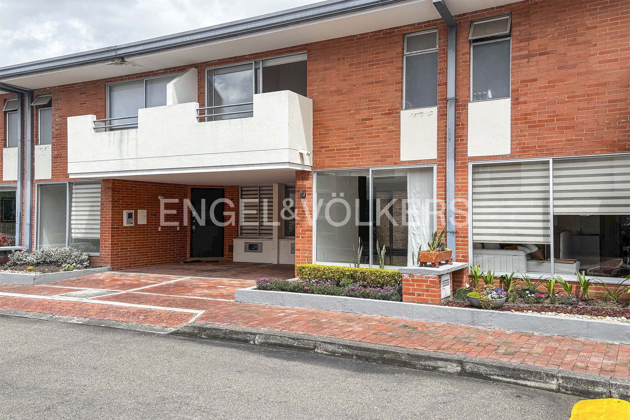 Casa con patio para arriendo en Chía
