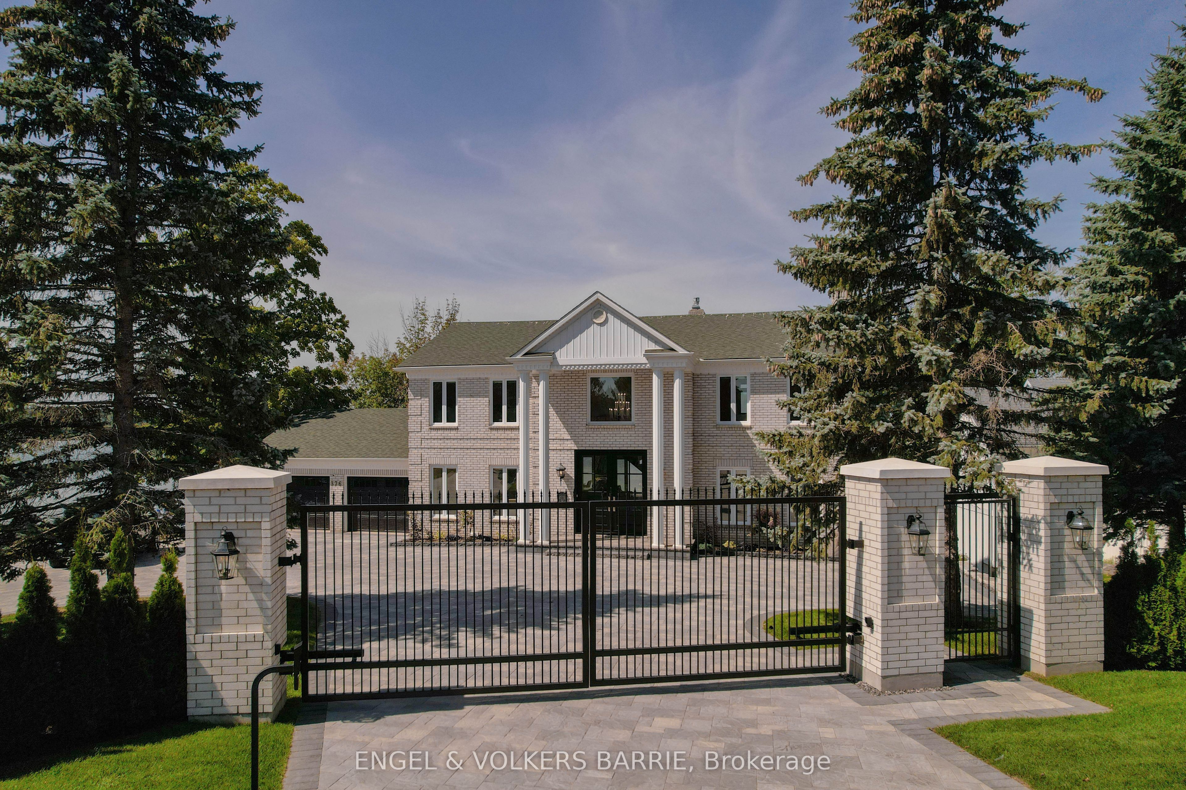 Luxury Waterfront Home on Lake Couchiching