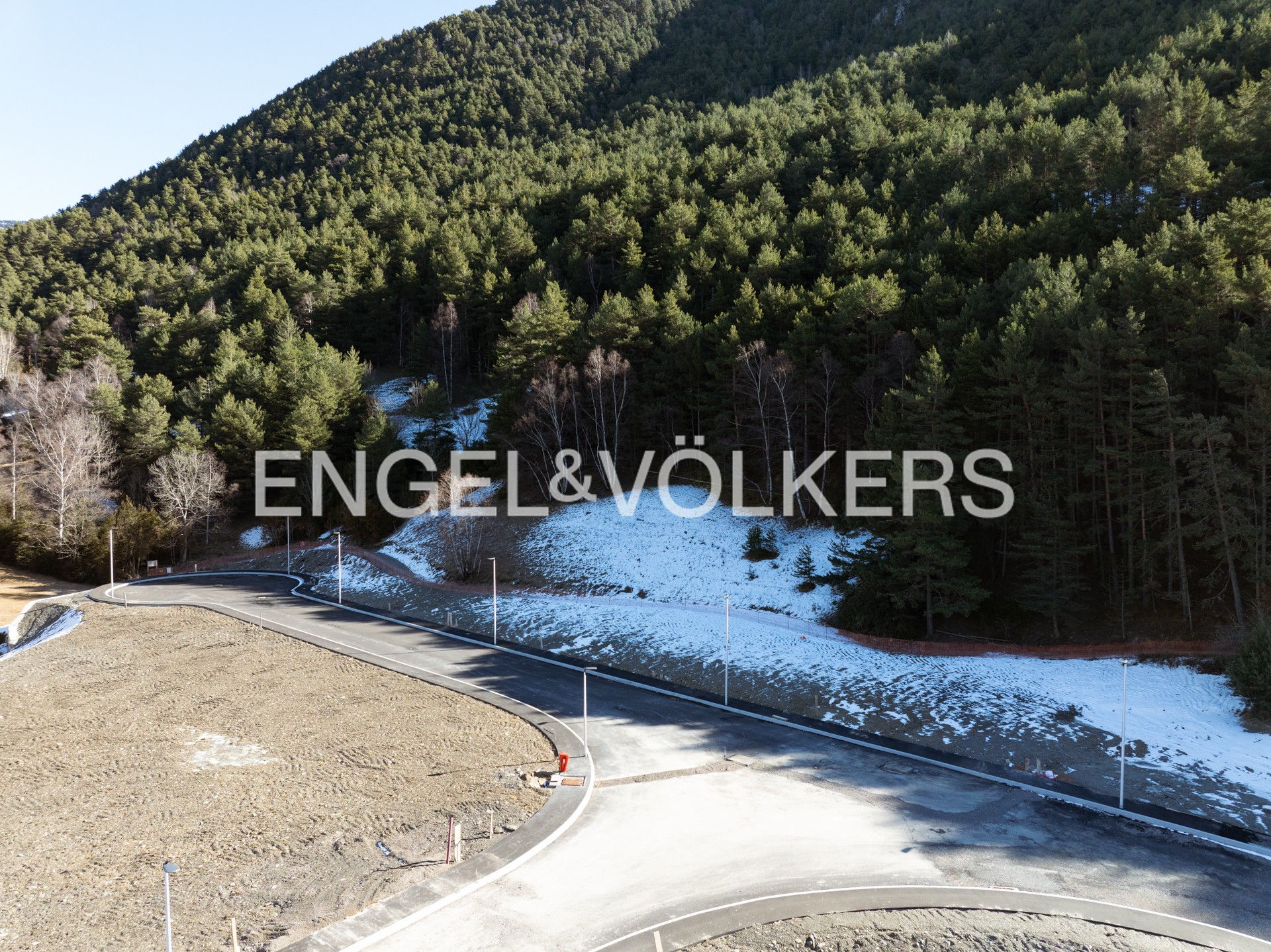 Exceptional plot for building a single-family house surrounded by nature.