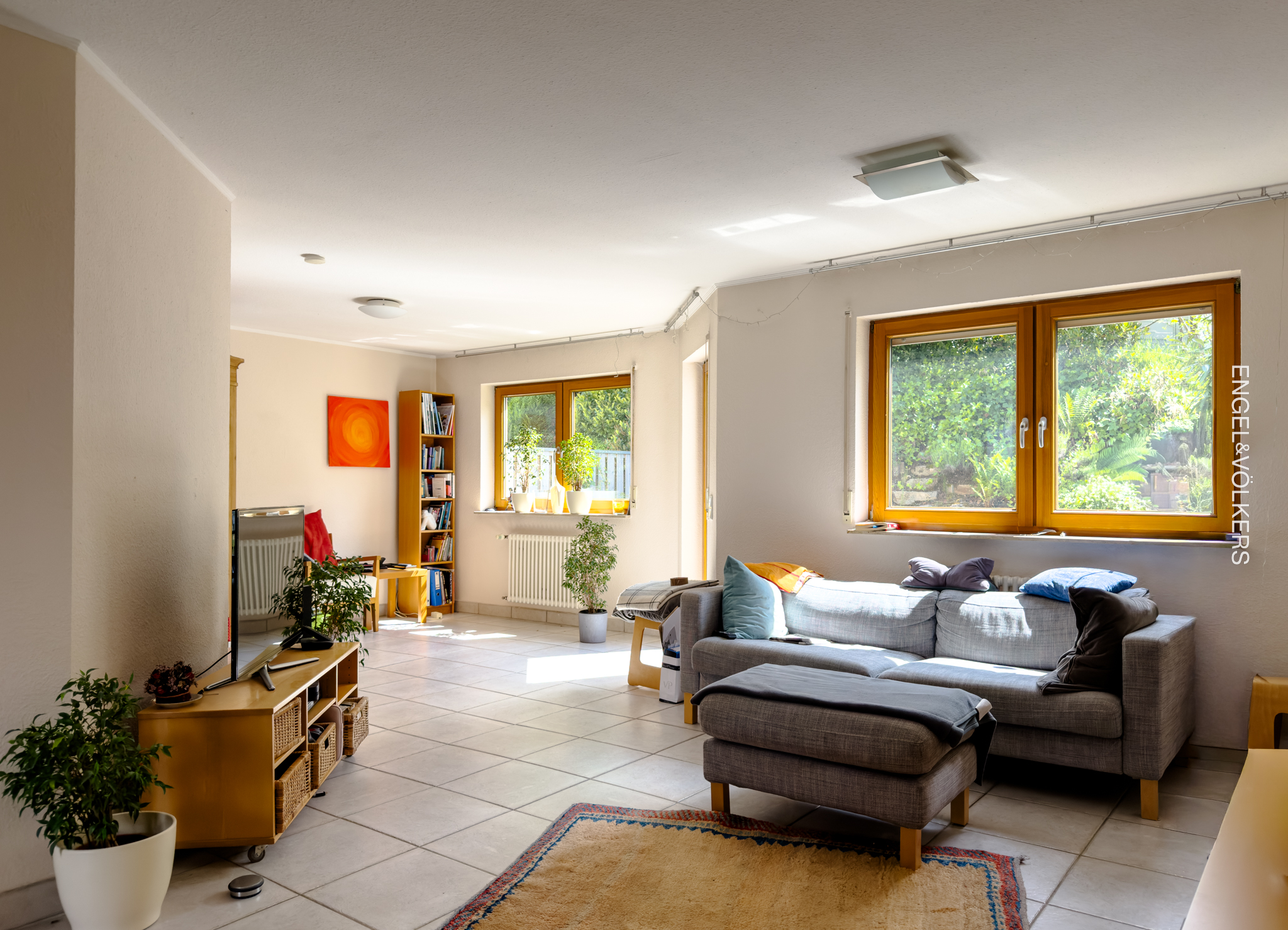 Großzügiges Reihenhaus mit Einbauküche, Garage und Blick in die Rheinebene zur Miete