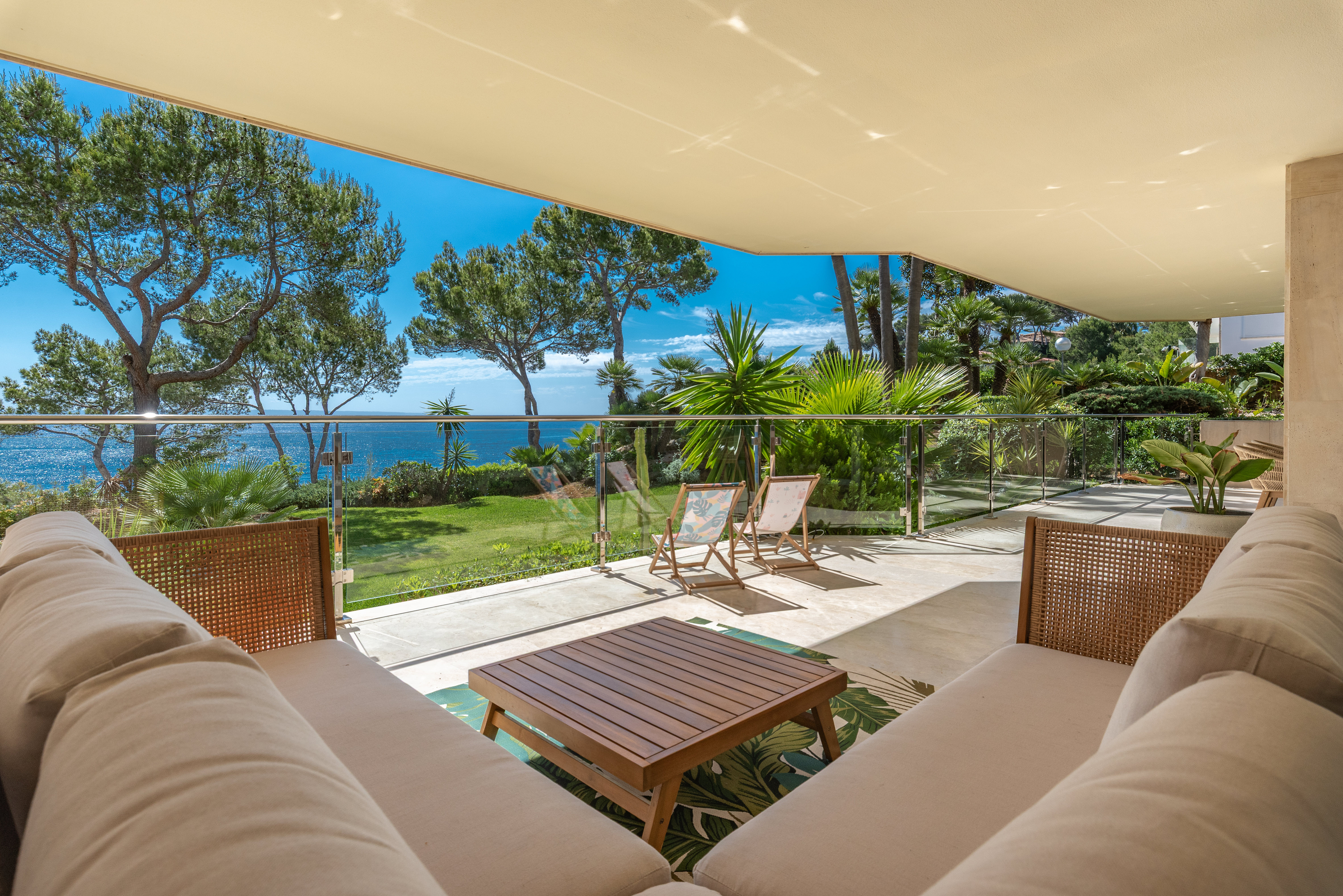 Exclusive frontline apartment in Cala Vinyas with direct sea access