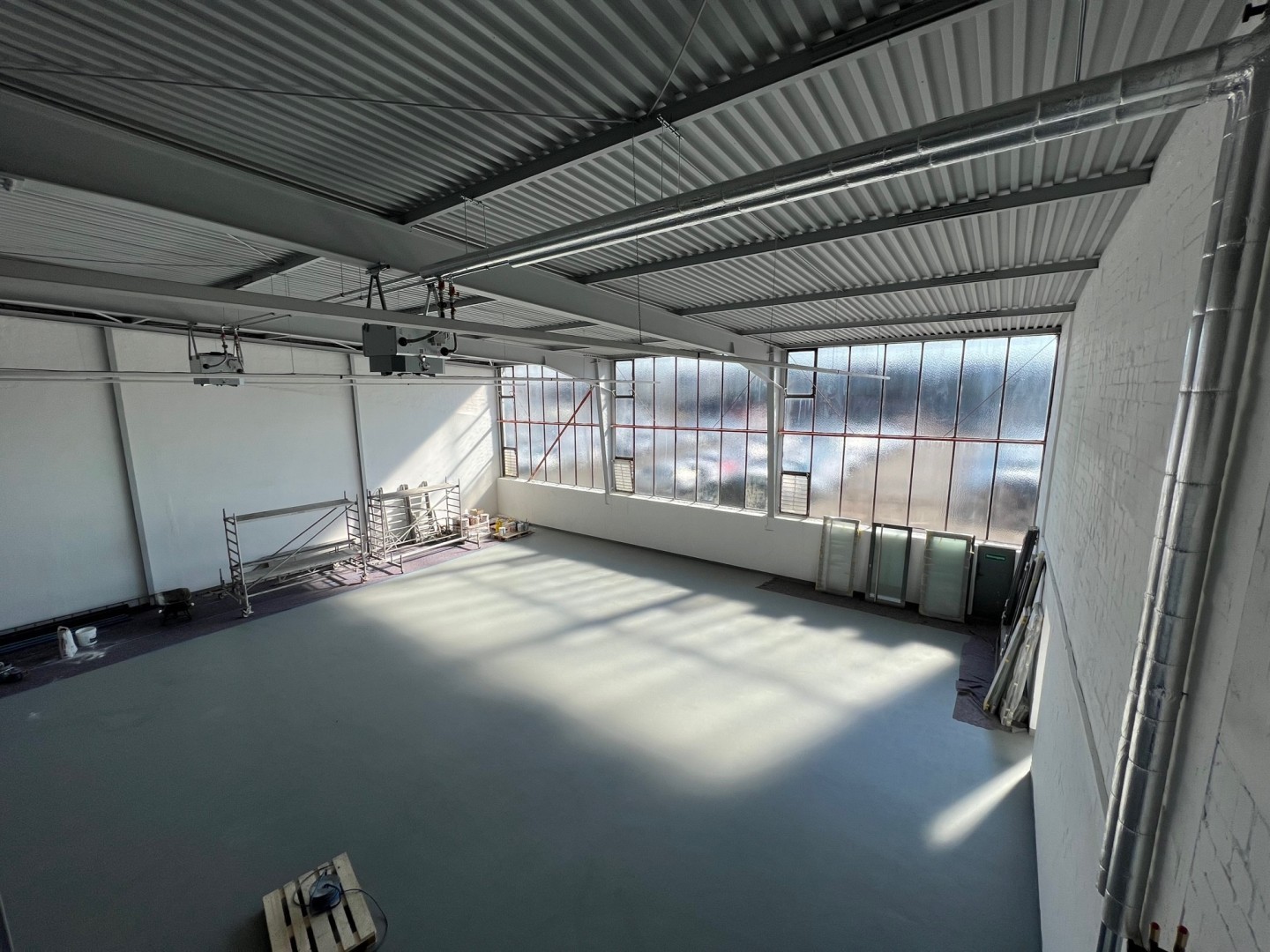 Renovierte Werkstatt-/Lagerfläche mit Freifläche