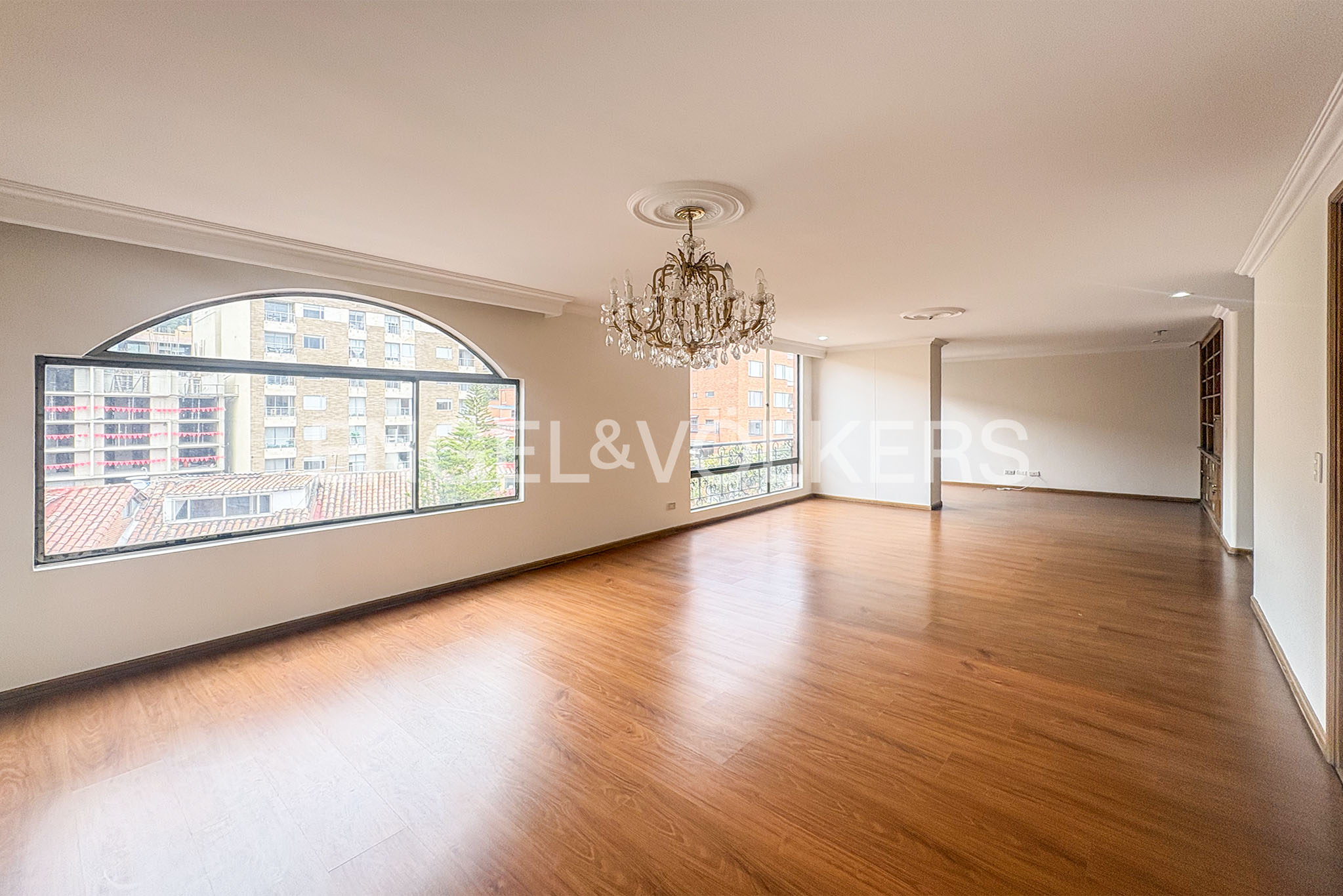Penthouse iluminado para venta en Bella Suiza