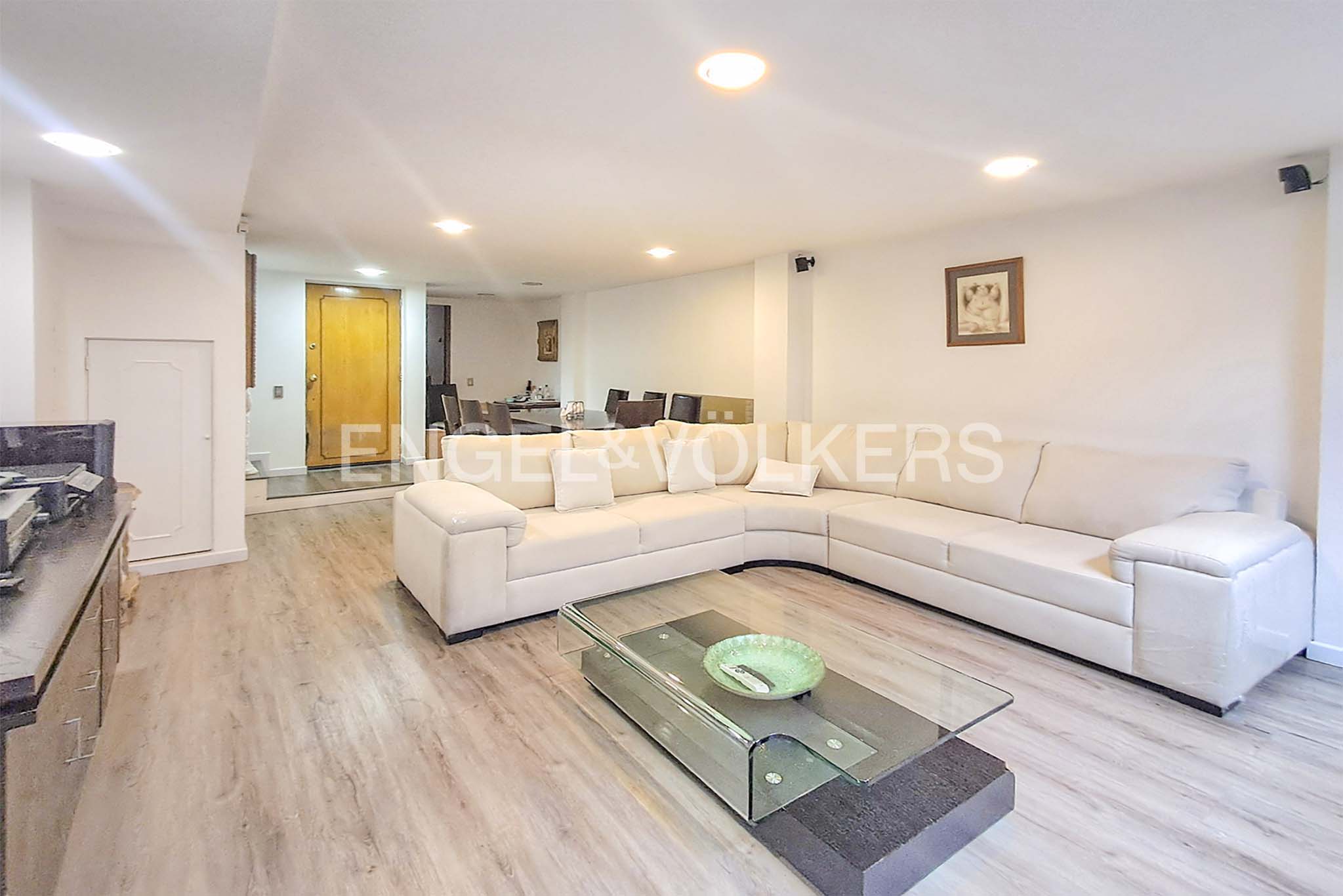 Casa remodelada para venta en Las Villas
