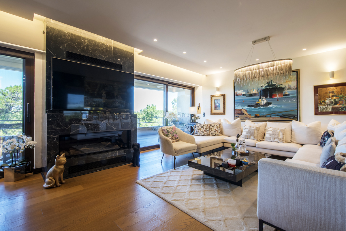 Contemporary Residence with Panoramic Views over Glyfada Golf Course