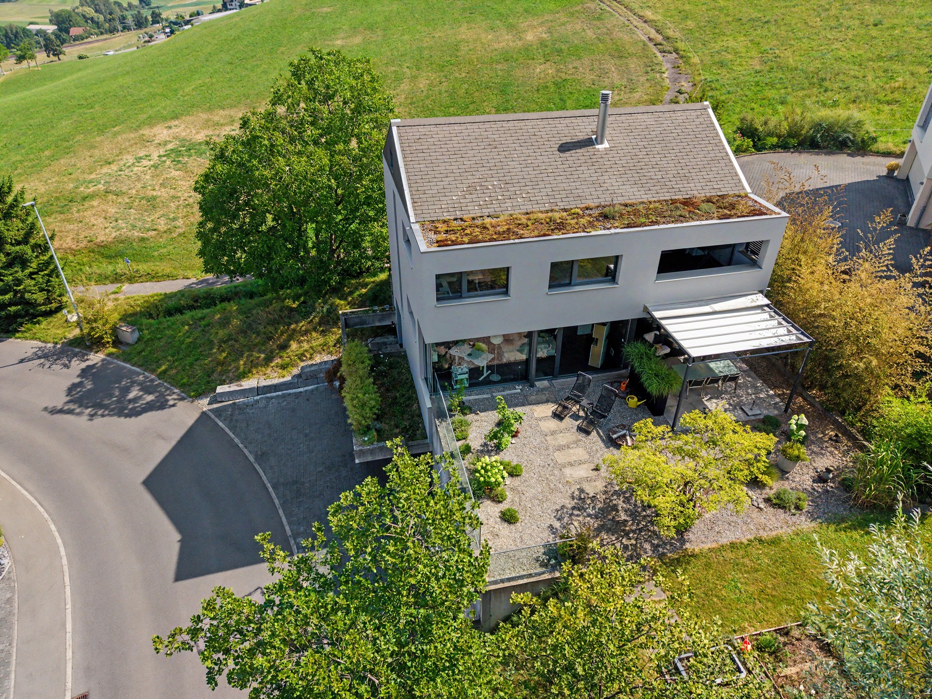 Architektur trifft Natur – grosszügiges Einfamilienhaus zwischen Luzern und Zug
