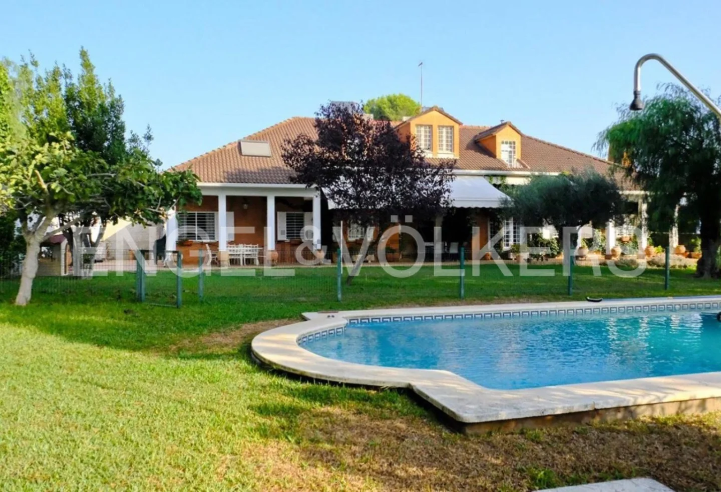 Find your home in this beautiful house, La Motilla