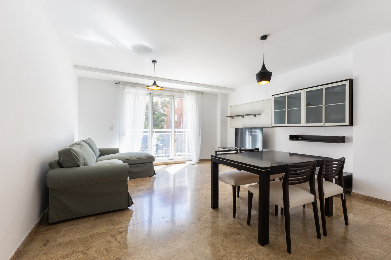 Comfortable, furnished home with parking in Camins al Grau