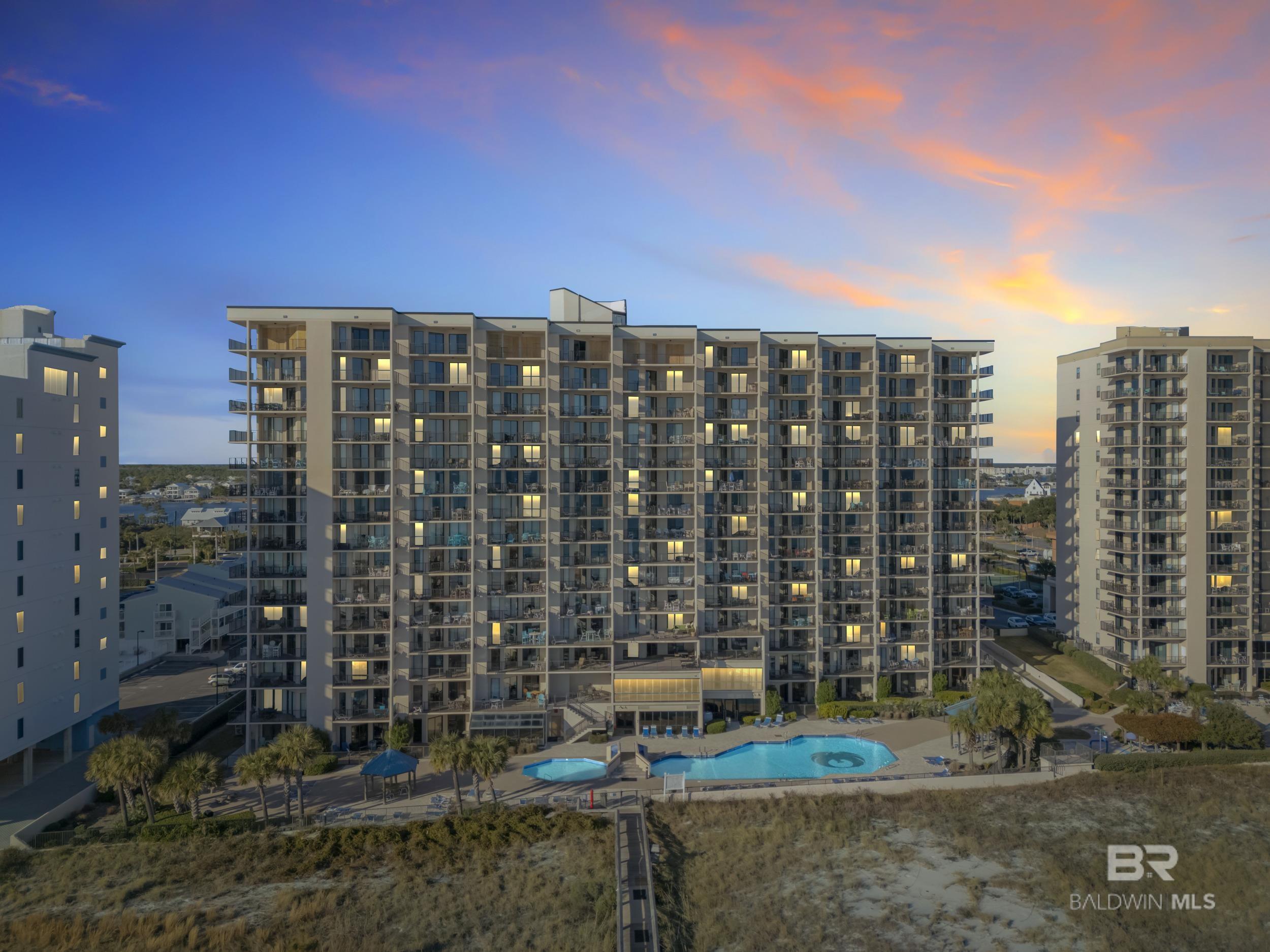 Corner Unit Steps from Pool, Splash Pad & Beach