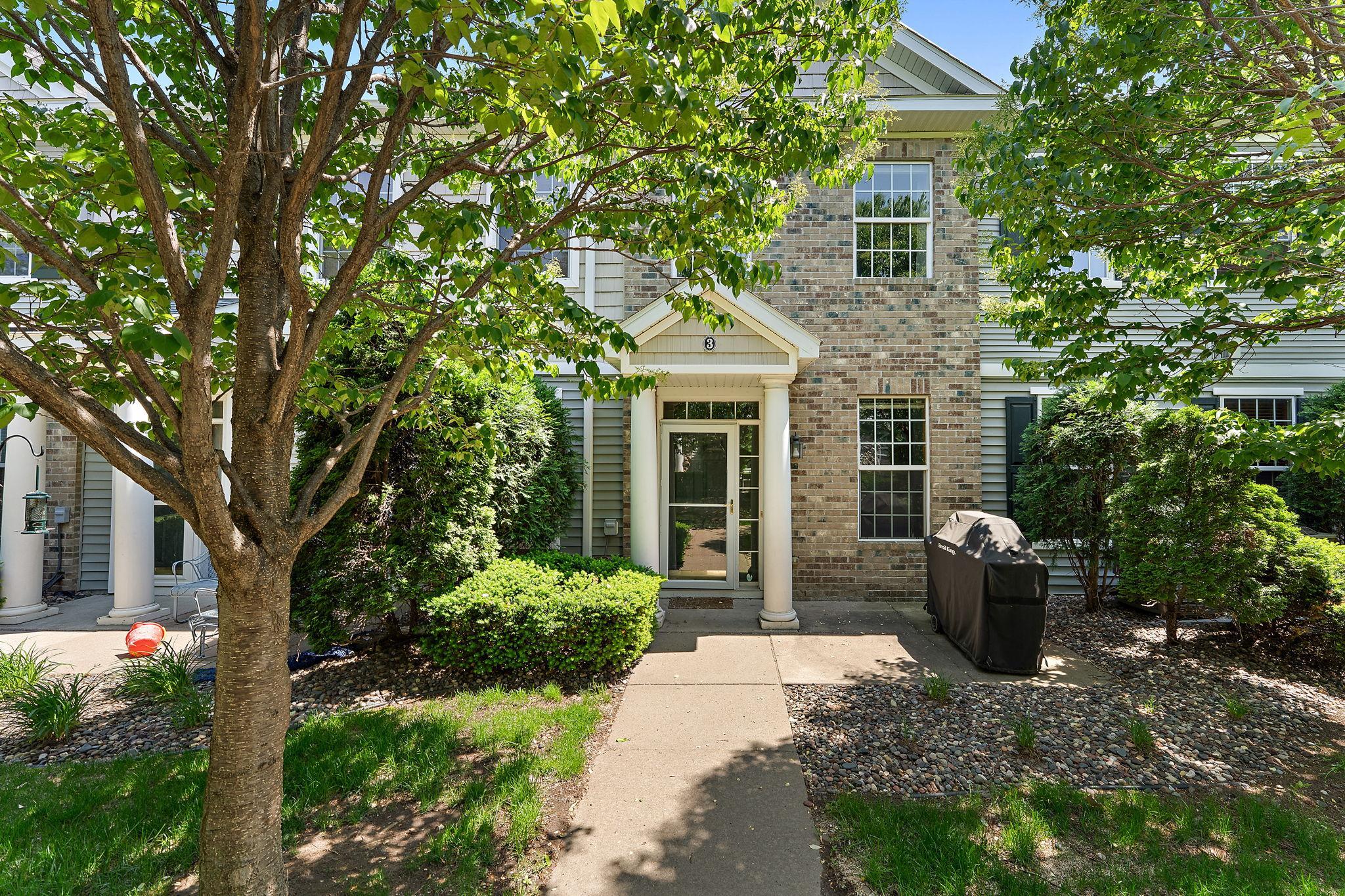Well-Maintained 2-BR Townhome with 2-Car Garage