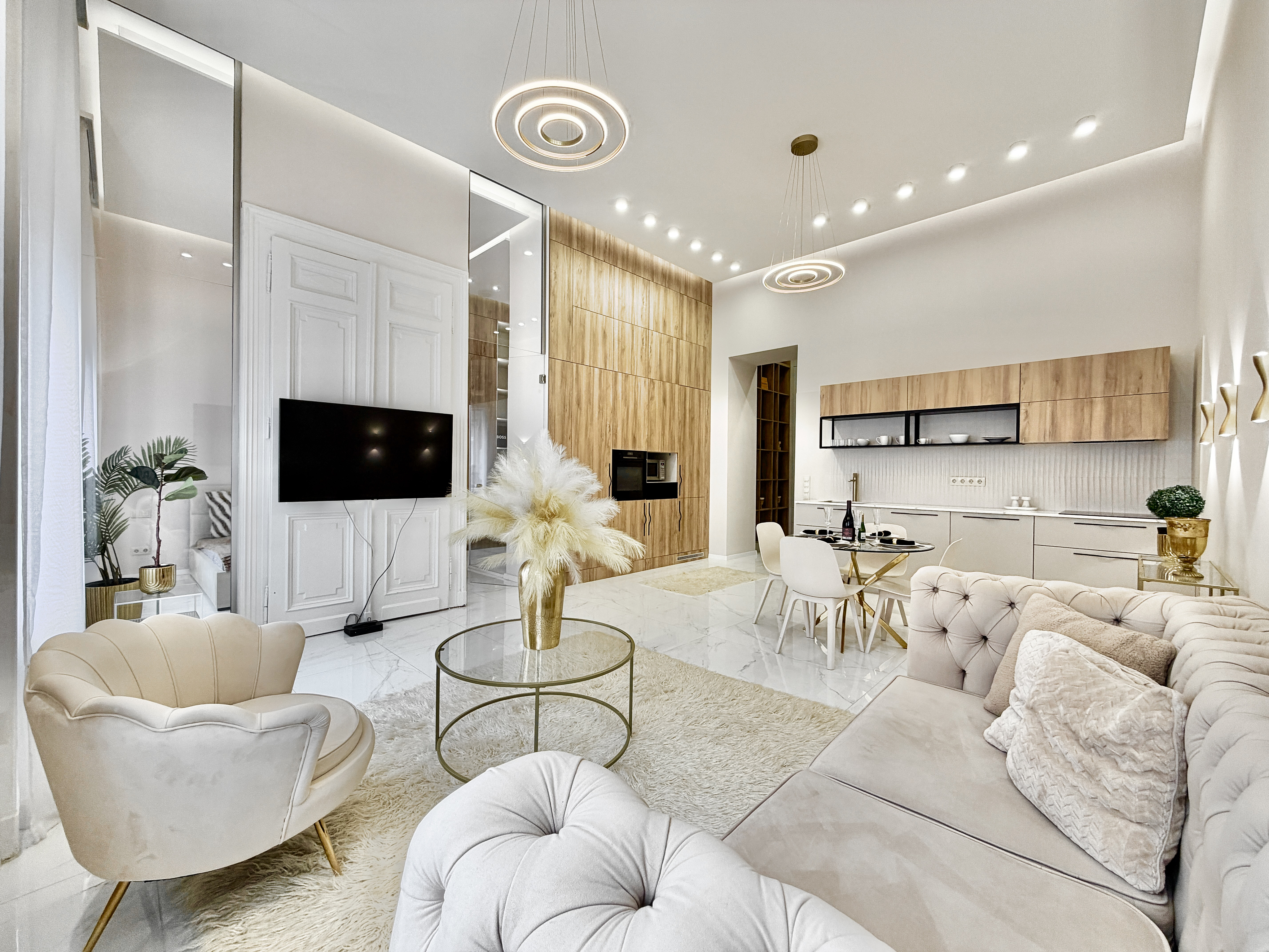 Renovated, energy-efficient, practical apartment by Vígszínház