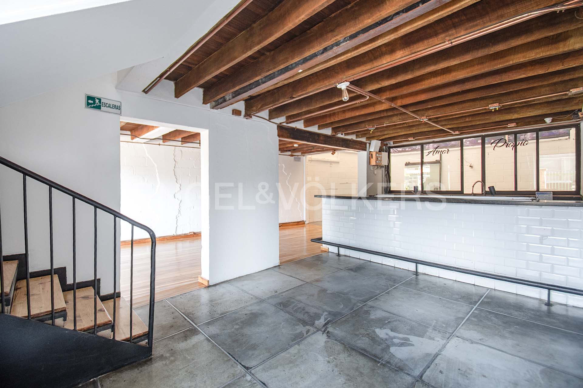 Venta local comercial de 254 m² en el parque de Usaquén / Santa Barbara
