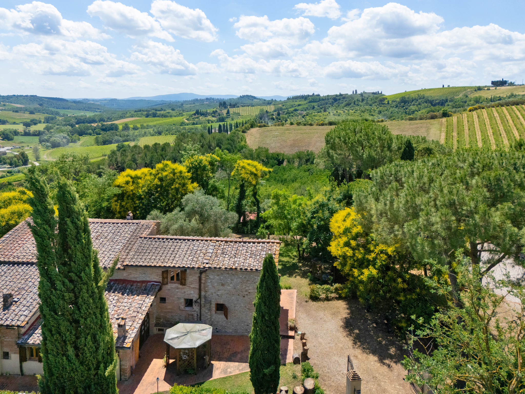Eine Oase der Ruhe zwischen Weinbergen und den Hügeln von San Gimignano
