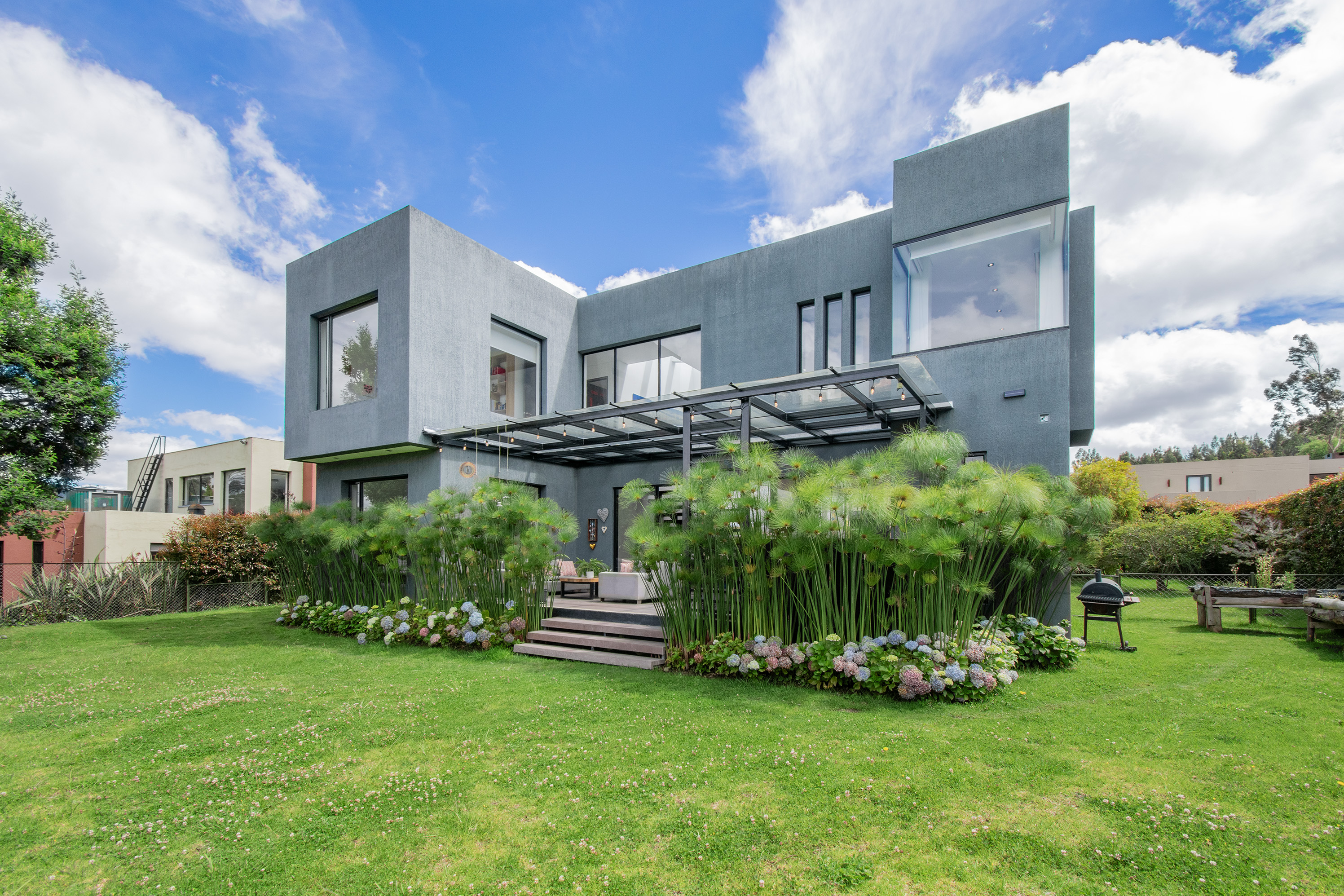 Moderna casa para venta en conjunto cerrado en Sopó