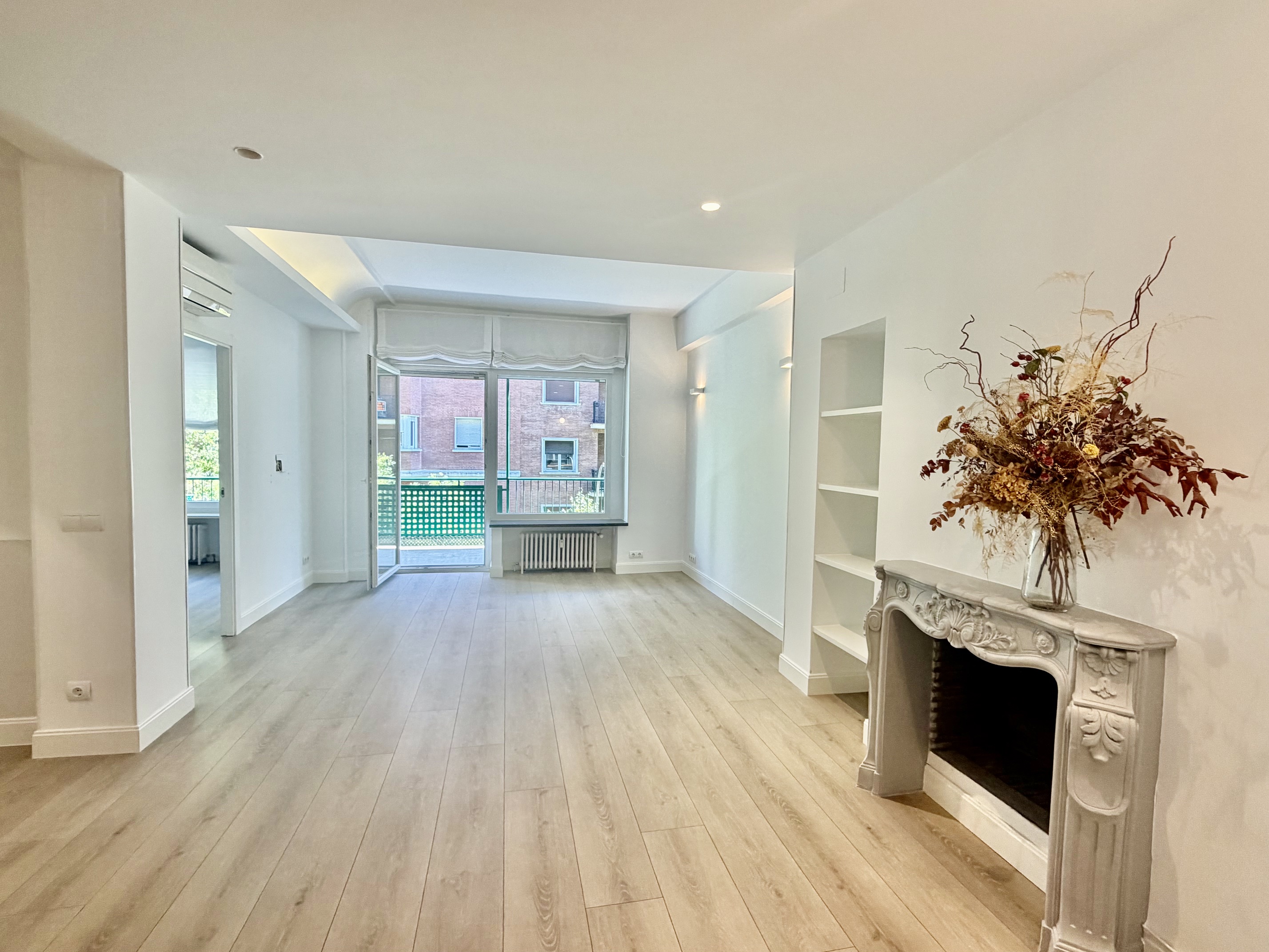 Elegant apartment for rent in Argüelles