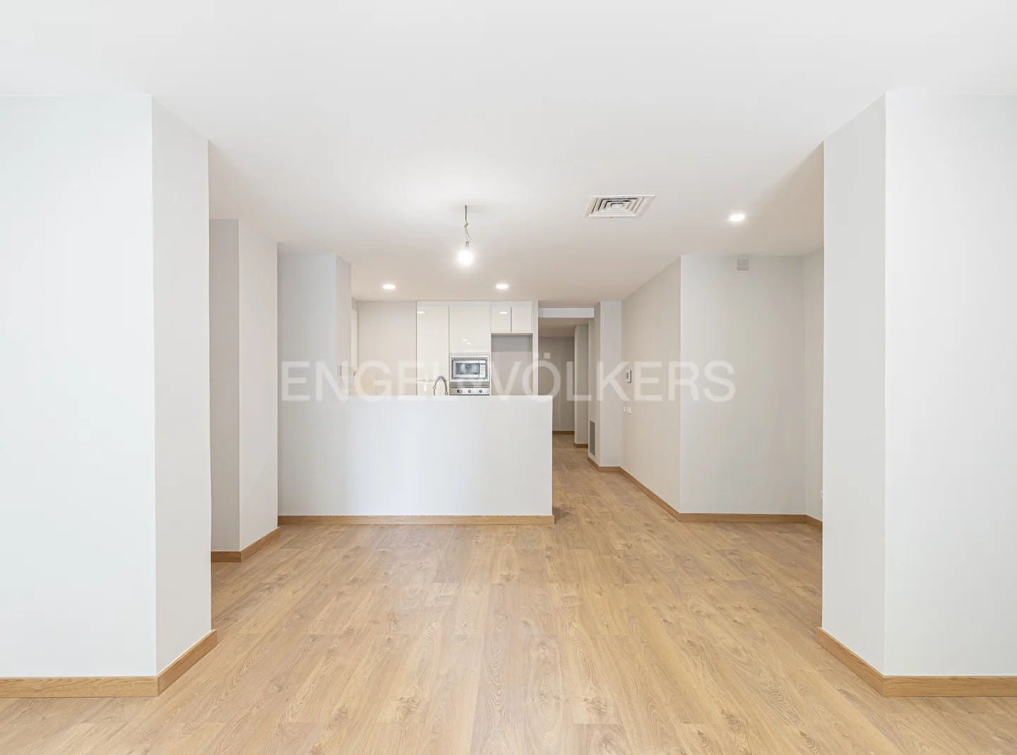 Brand new unfurnished ground floor in Les Corts