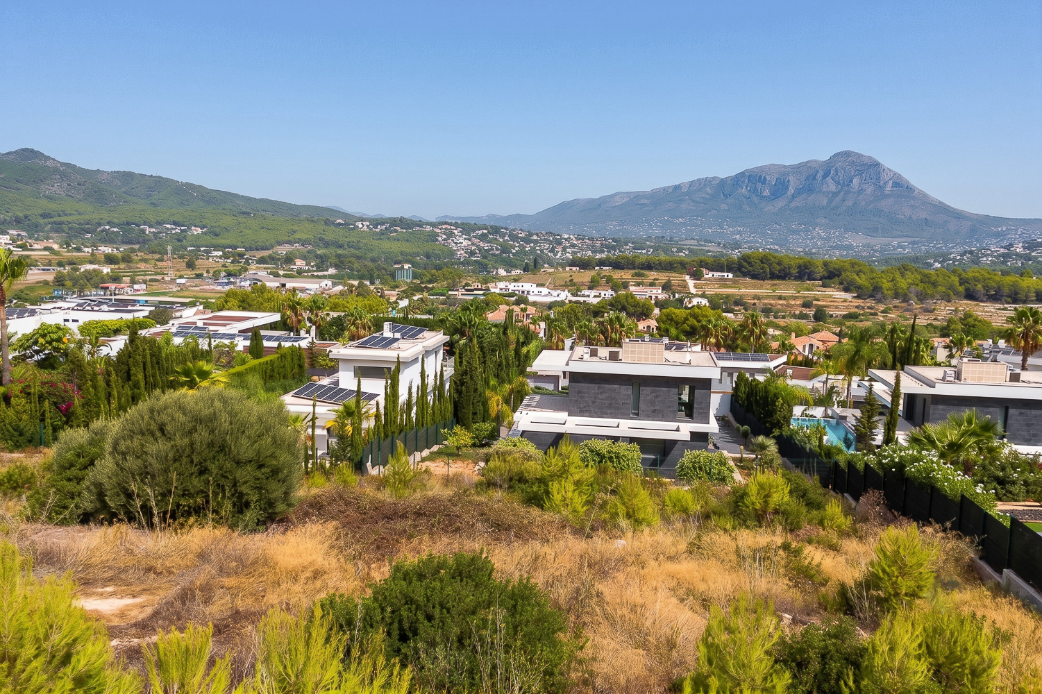 1.066 m² großes Grundstück für Luxusvilla mit freiem Ausblick in Jávea
