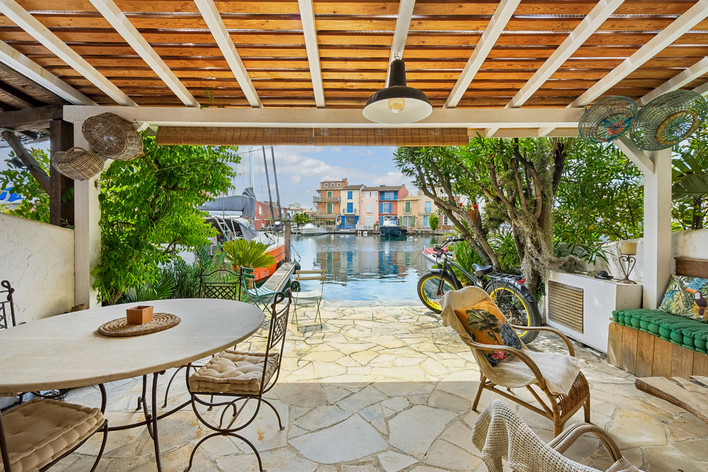 Apartment with private mooring in Port Grimaud