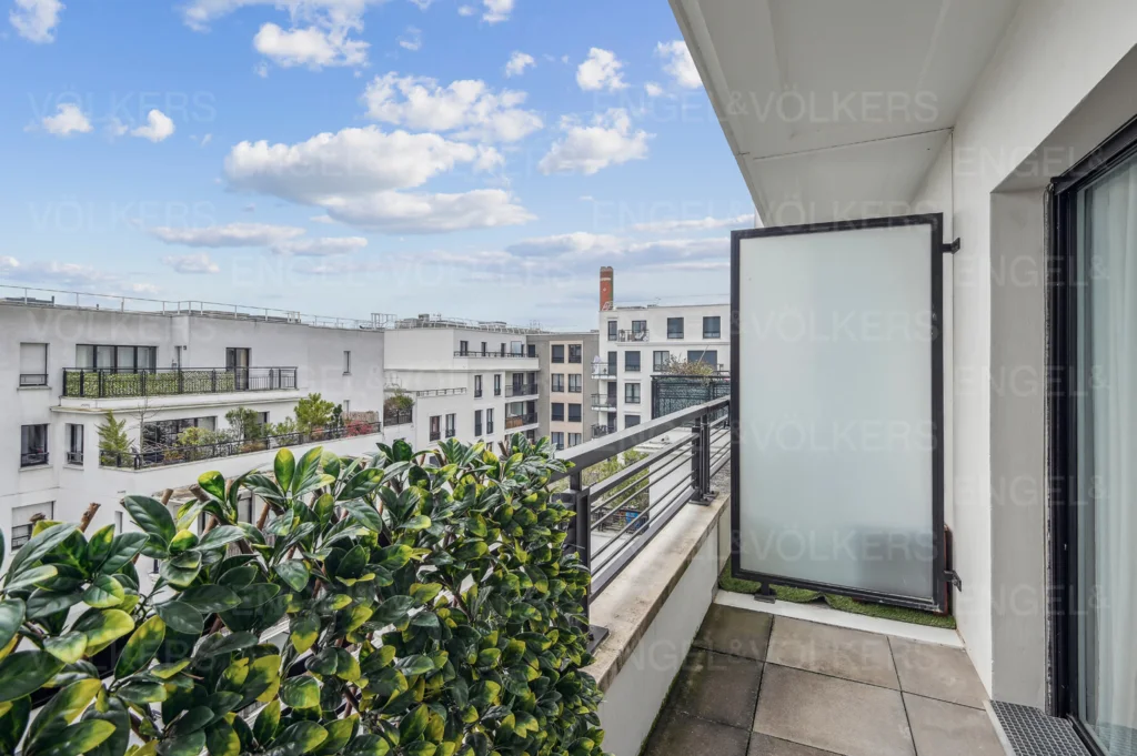 Suresnes - Appartement traversant 2 pièces - 1 balcon - 1 terrasse
