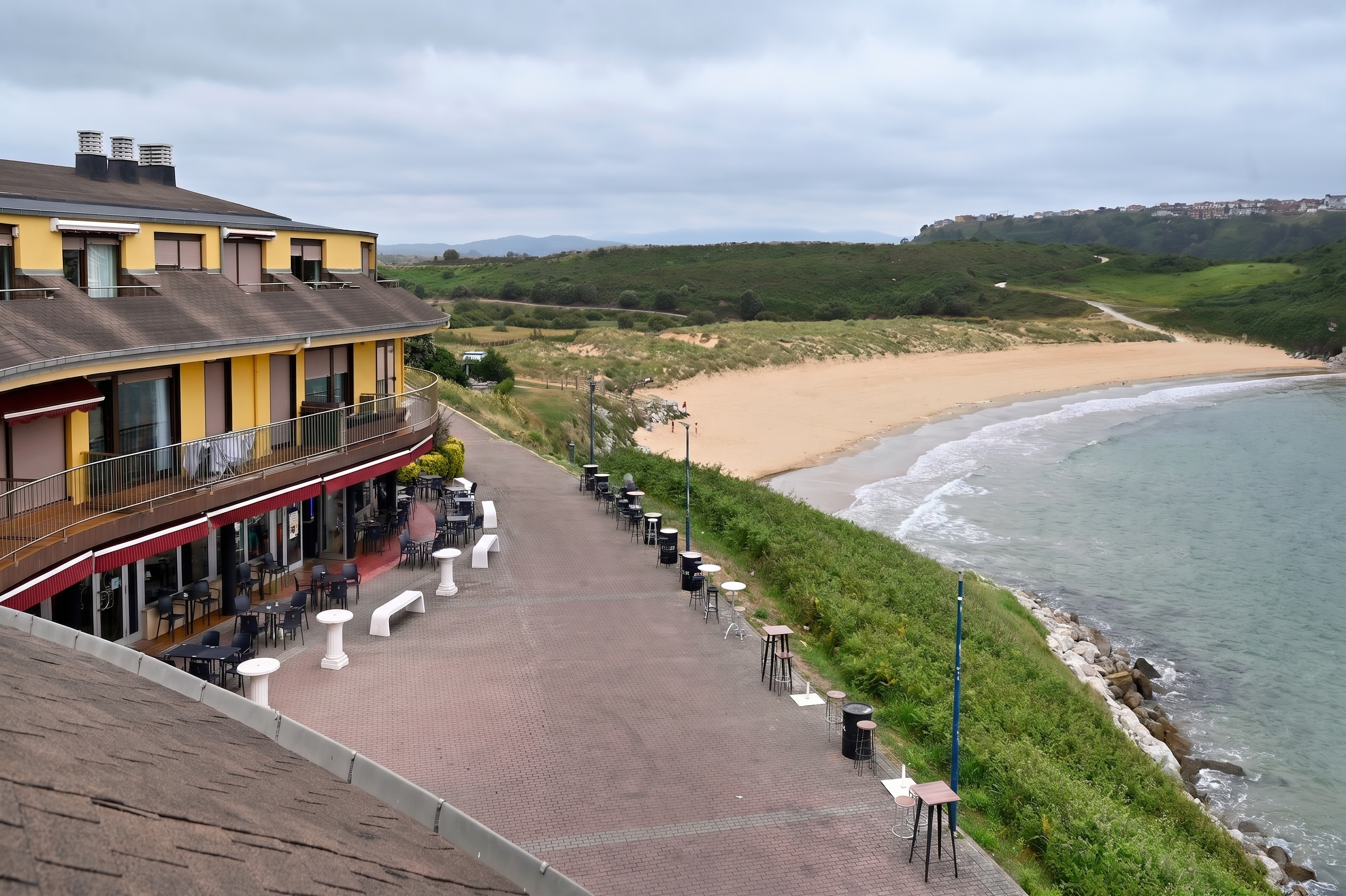 Apartamento con garaje en la playa de Cuchía