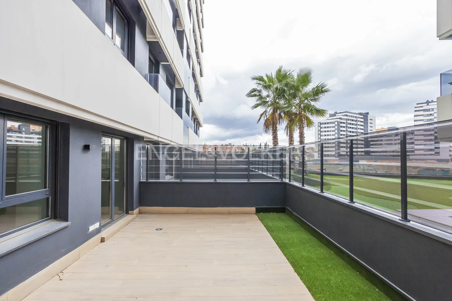 New Build 3 Bedroom Apartment with Terrace in Madrid Río