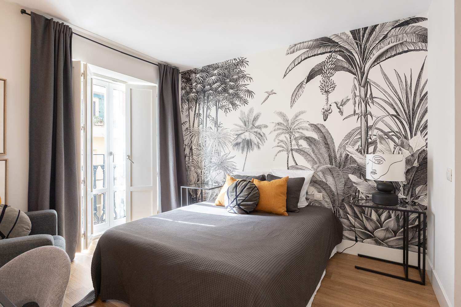 Modern flat in residency with swimming pool in center