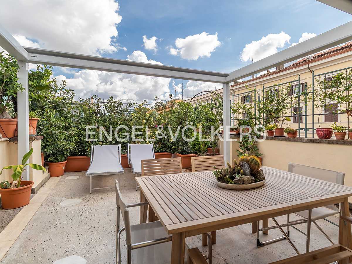 Renovated penthouse with terrace in Esquilino