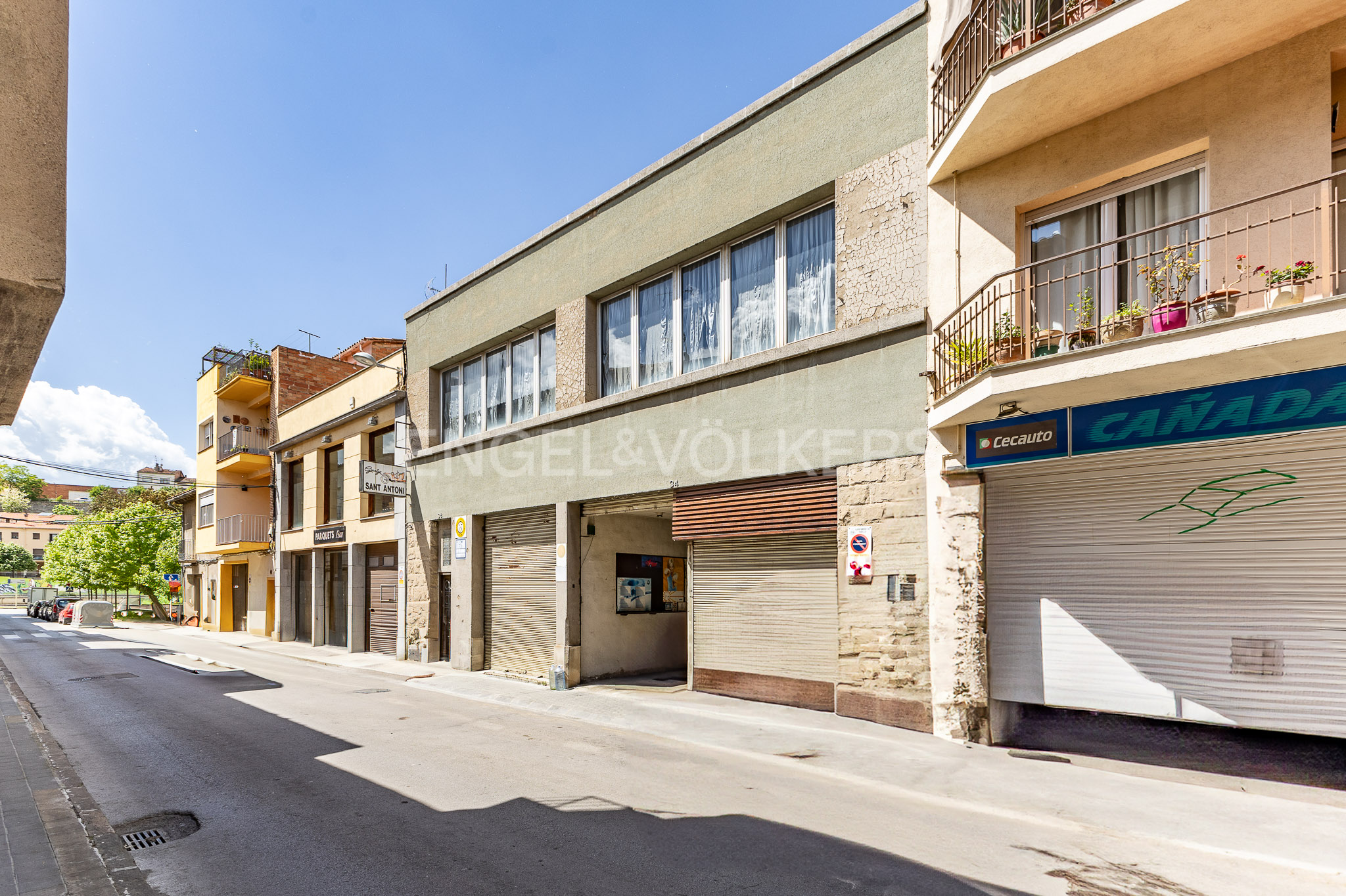 Property with many possibilities in the centre of Torelló
