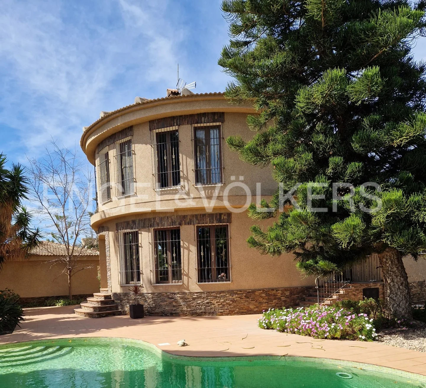 Luxurious exclusive villa located in Ciudad Quesada