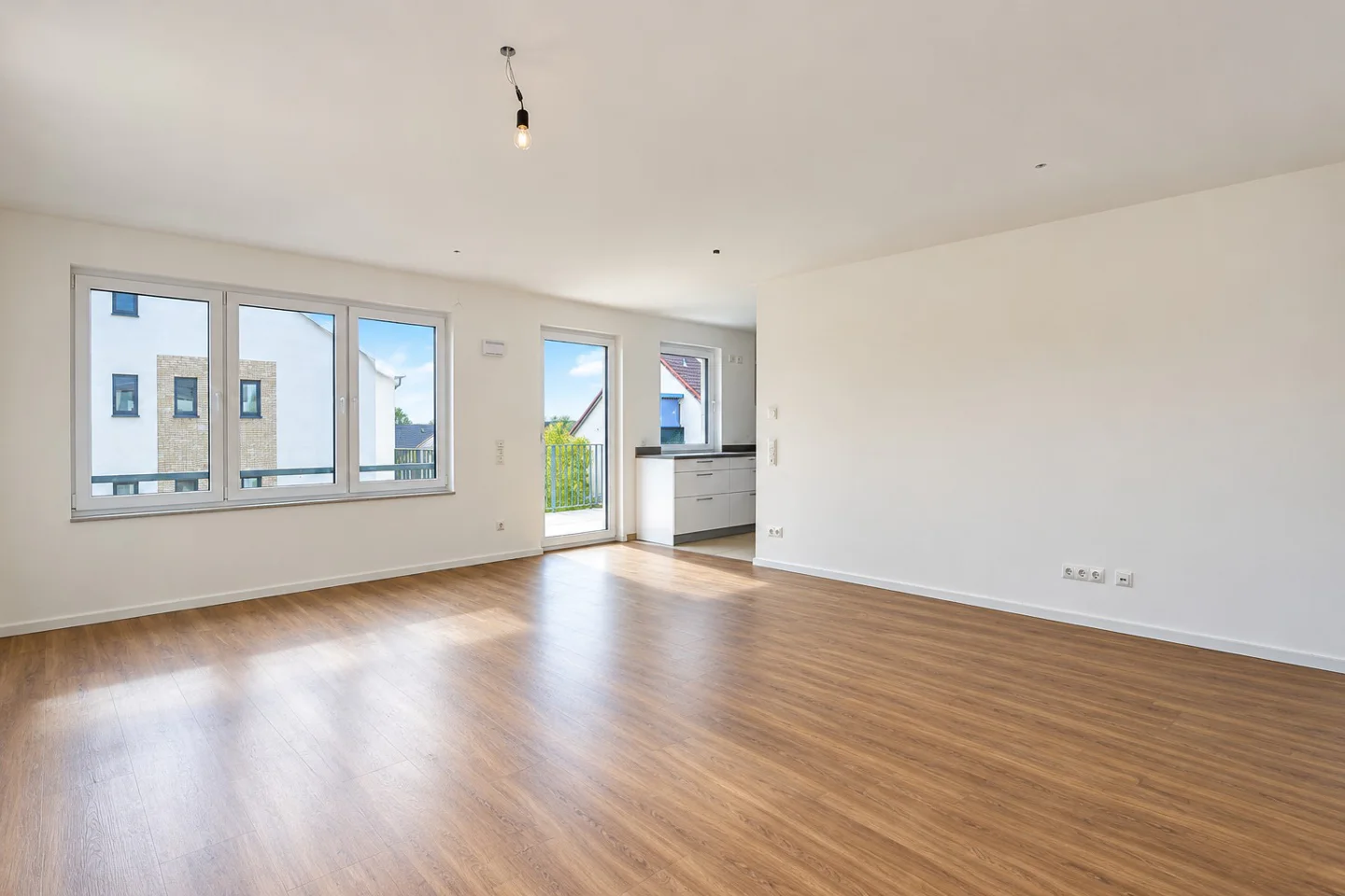 Schicke und moderne 3 ZKB Wohnung in Alzenau mit hervorragender Anbindung an Rhein-Main! - Photo 1