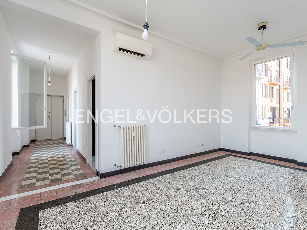 Charming apartment steps from the Pyramid of Cestius