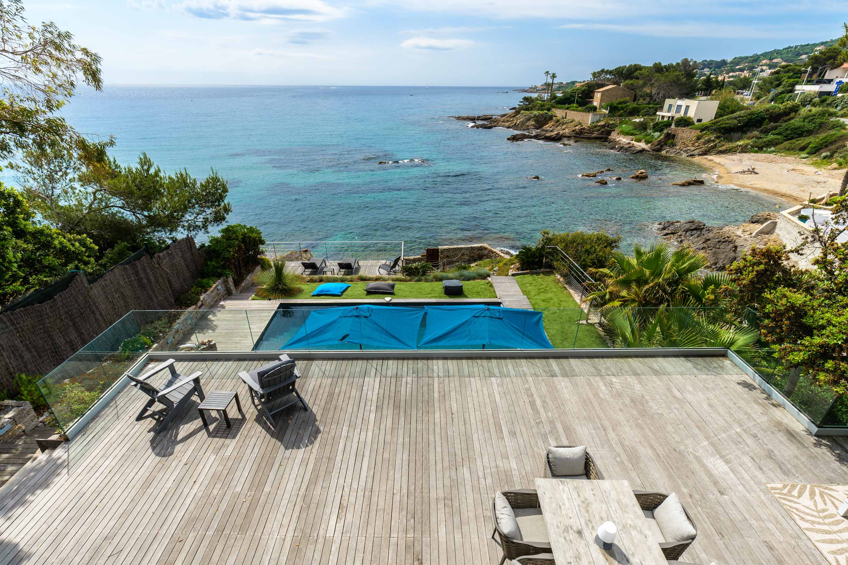 Seasonal rental – Luxury villa in Saint-Aygulf, French Riviera, right on the water