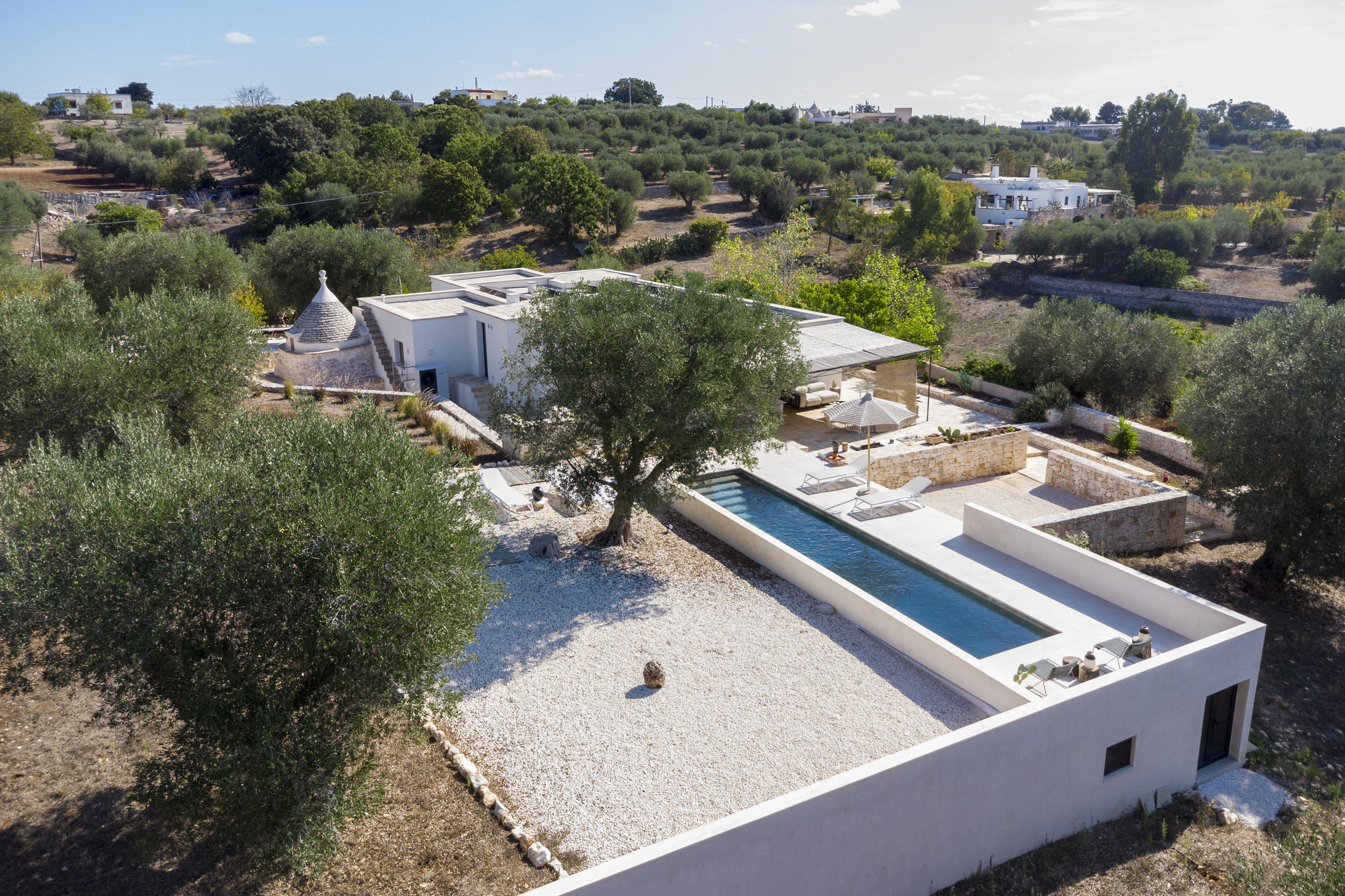 Moderne Villa mit Trullo und Pool