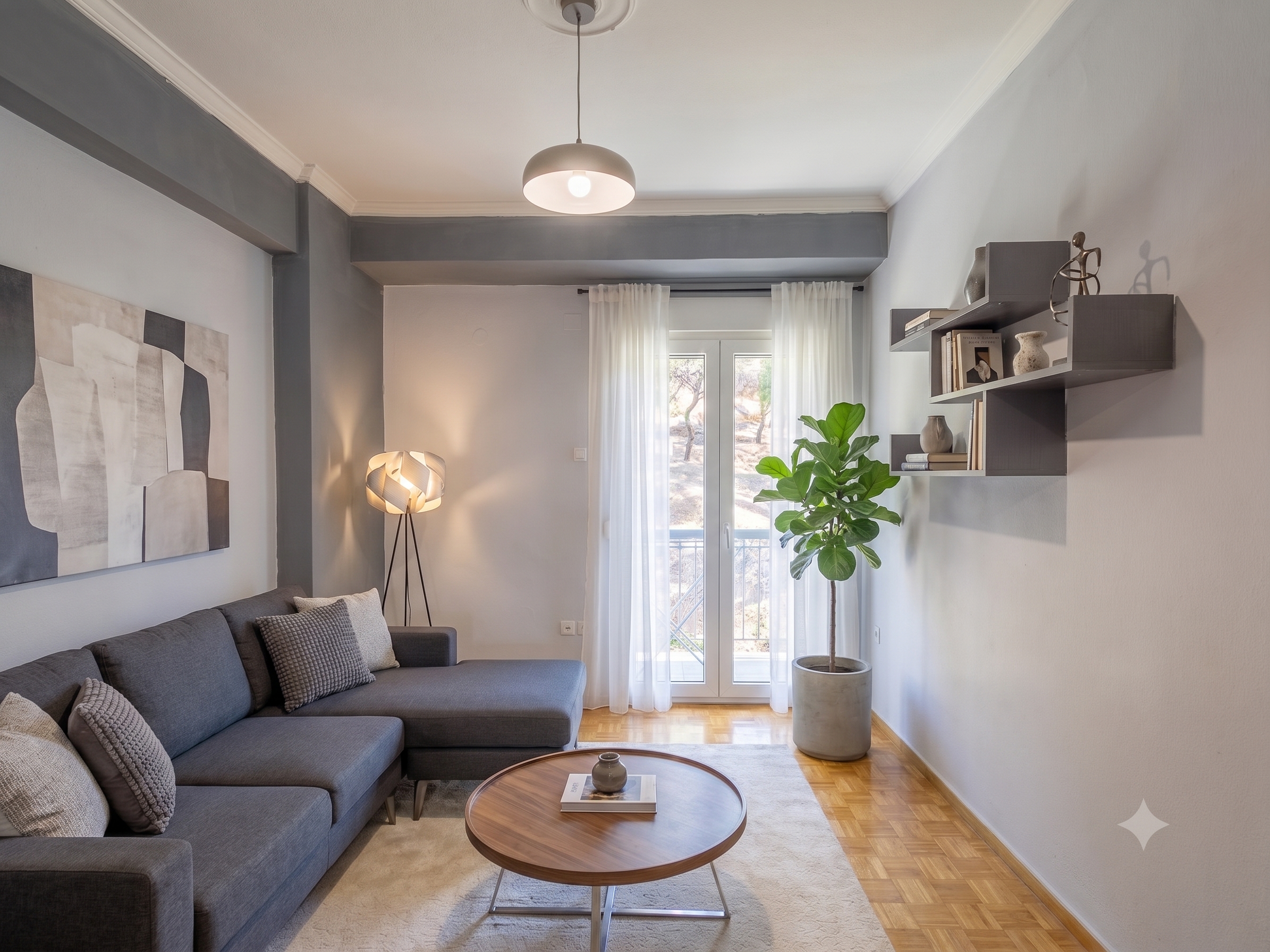 Through apartment on the 6th floor with abundant light & striking double view