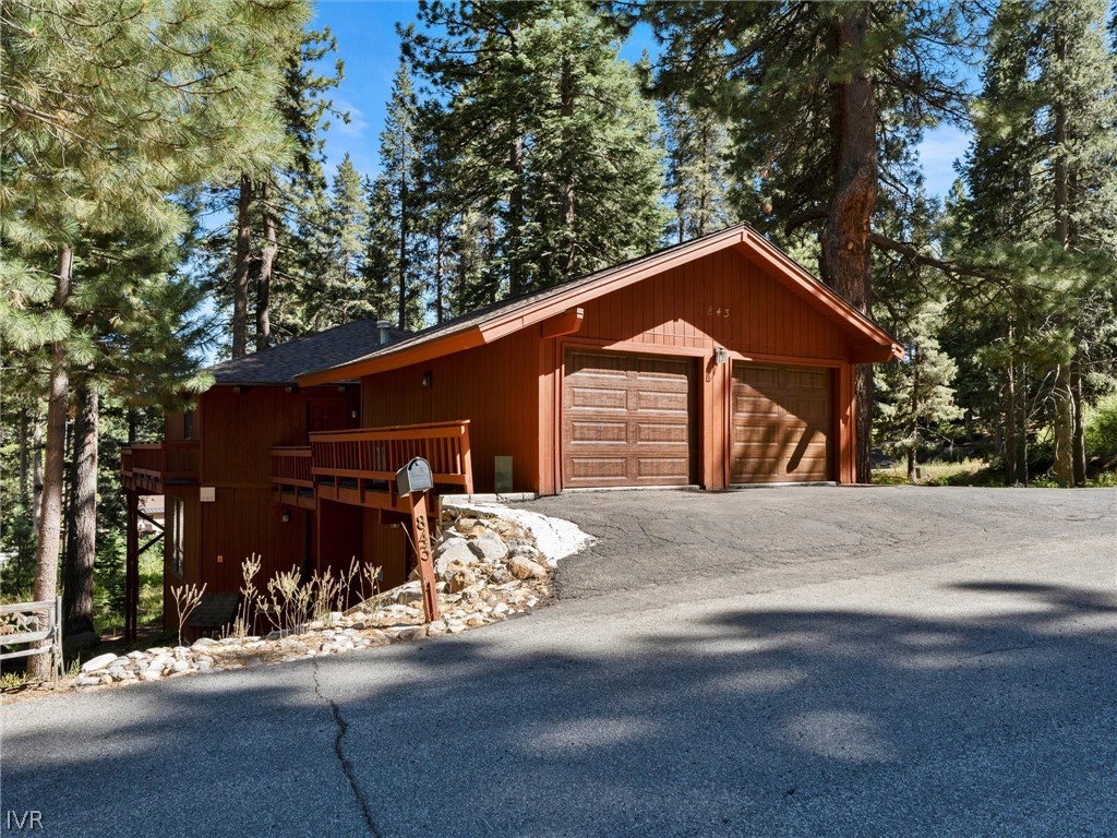 Spacious Tahoe mountain retreat