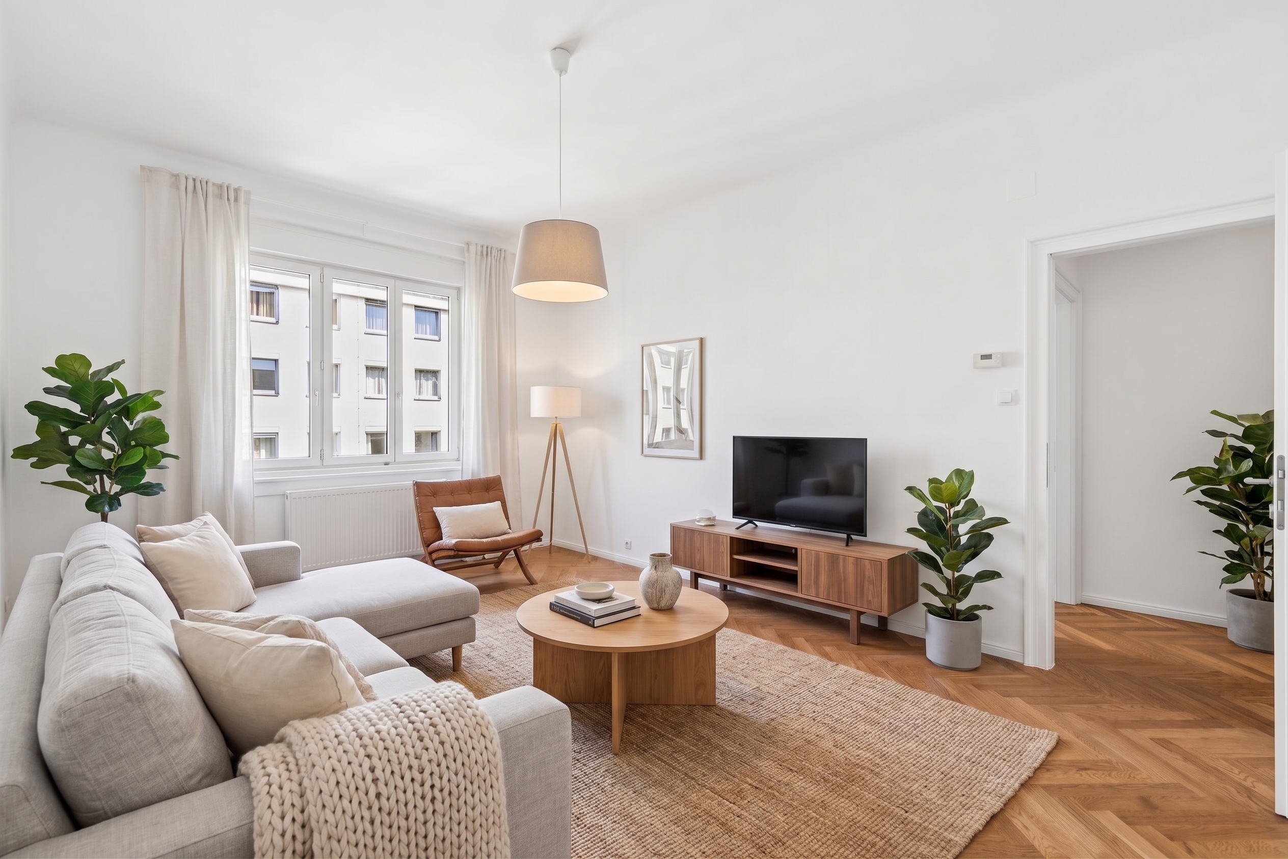 High-quality gem with loggia in quiet courtyard