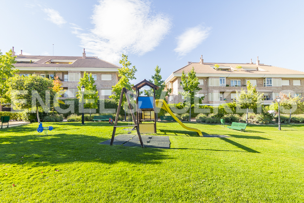 Luxury Ground-Floor Apartment with Private Garden in Valdemarín – La Zarcilla