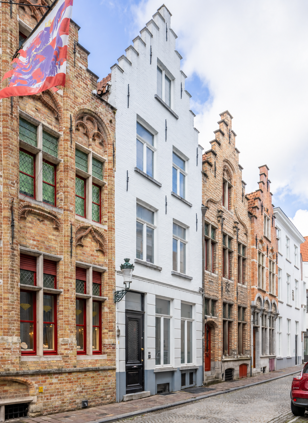 Met smaak gerenoveerde herenwoning in hartje Brugge