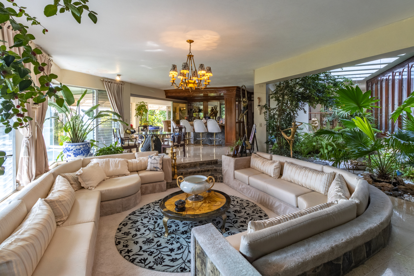 Elegant Living with Panoramic Views and Open Terraces