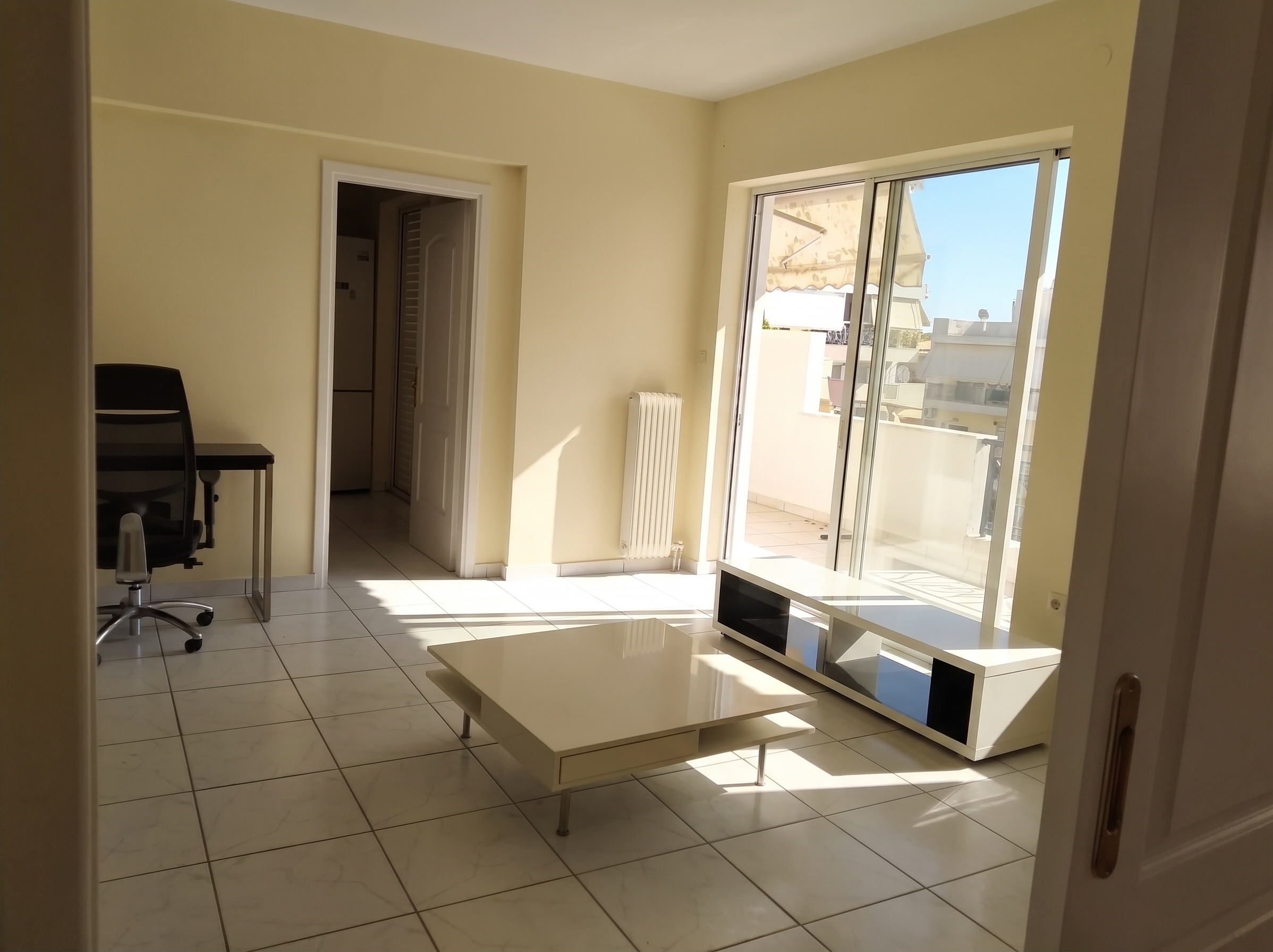 Bright & quiet full-floor apartment with parking in Zografou [AI-modified]