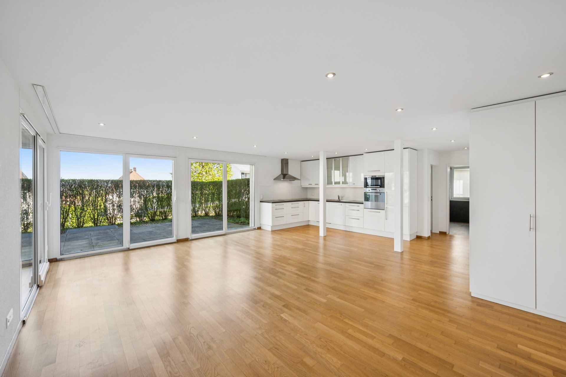 Modern 2.5-room apartment with garden seating area