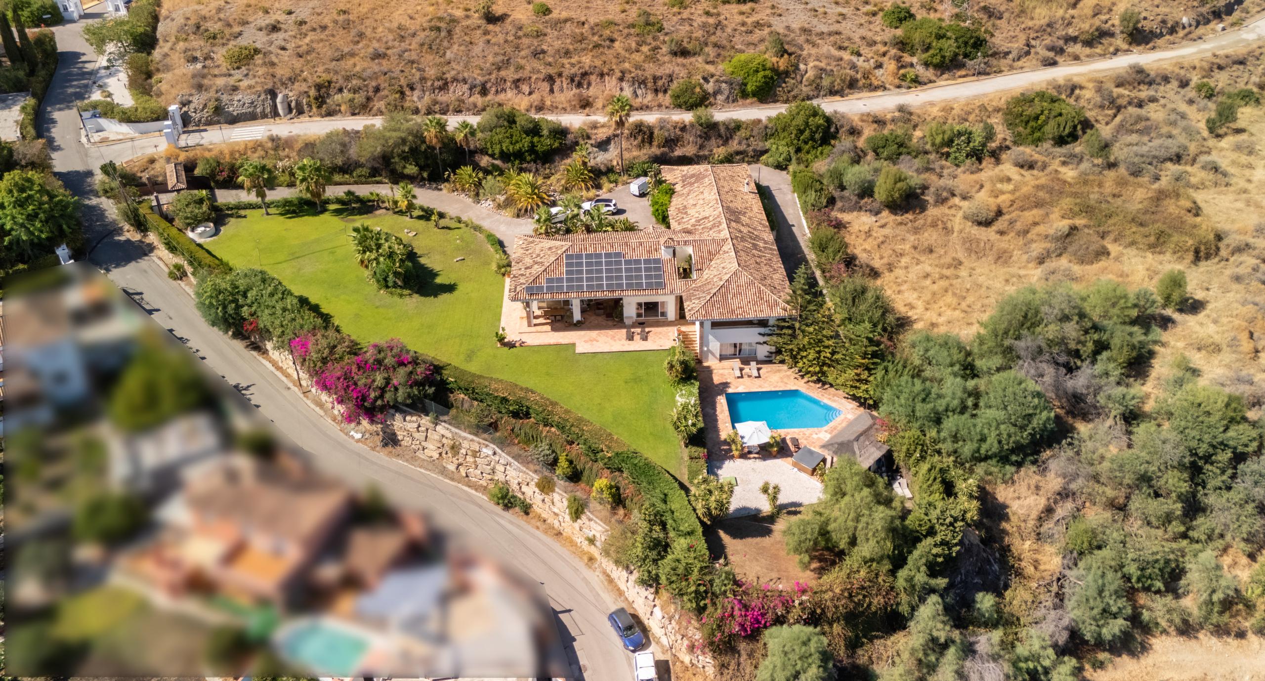 A Single-Level Villa in Puerto de los Almendros with Sea Views