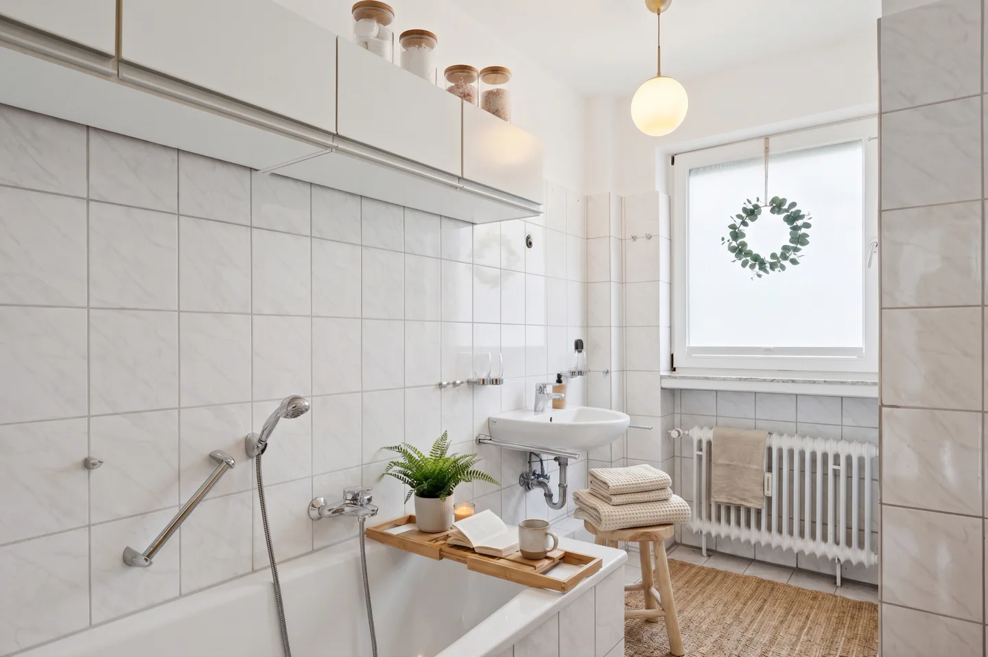 Ein Zuhause für Gartenliebhaber – Stilvolle 5-Zimmer-Wohnung mit 200 m² privater Gartenidylle - Photo 3