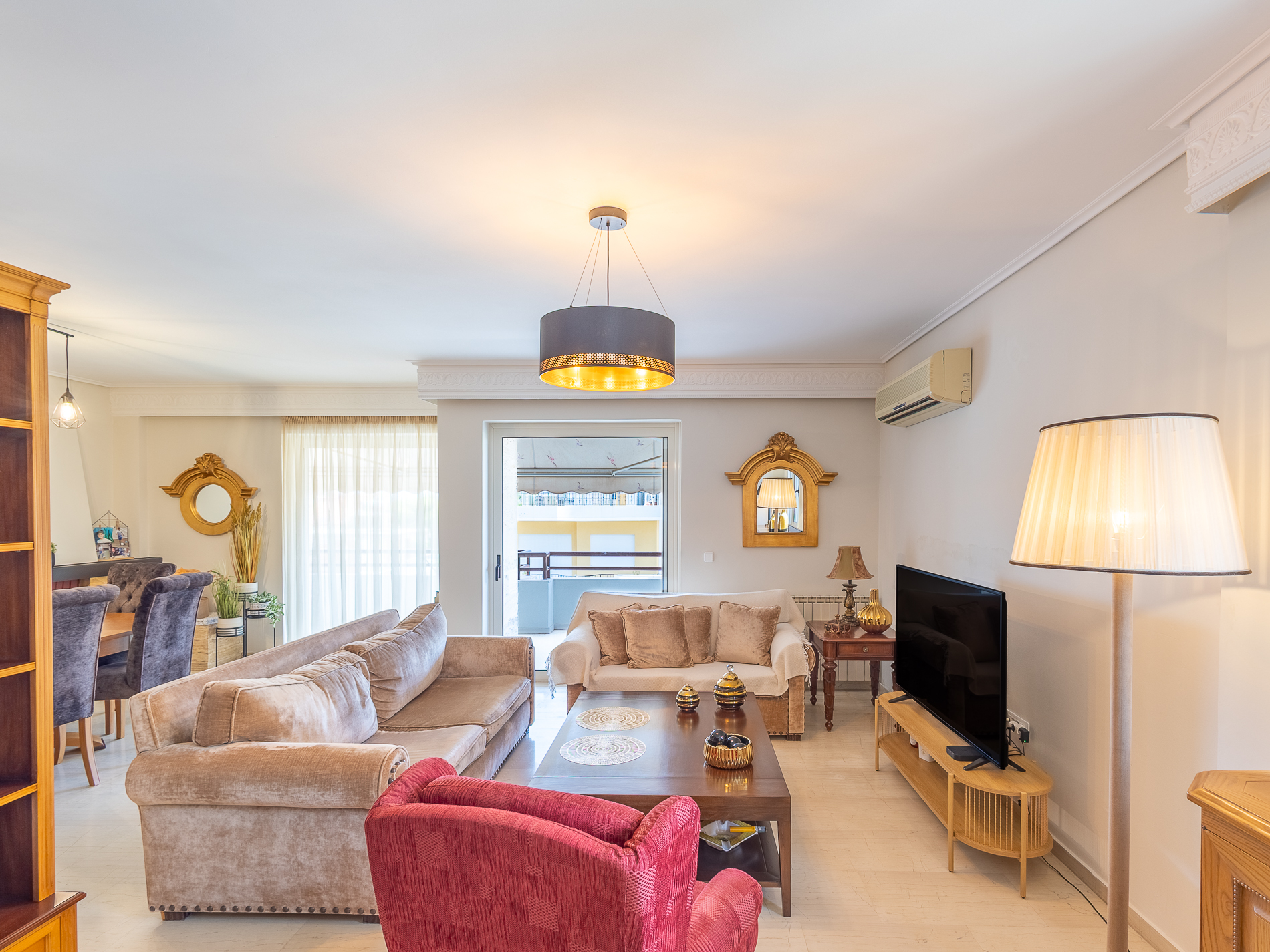 Bright renovated 126 sq.m. Apartment in Voula - Dikigorika