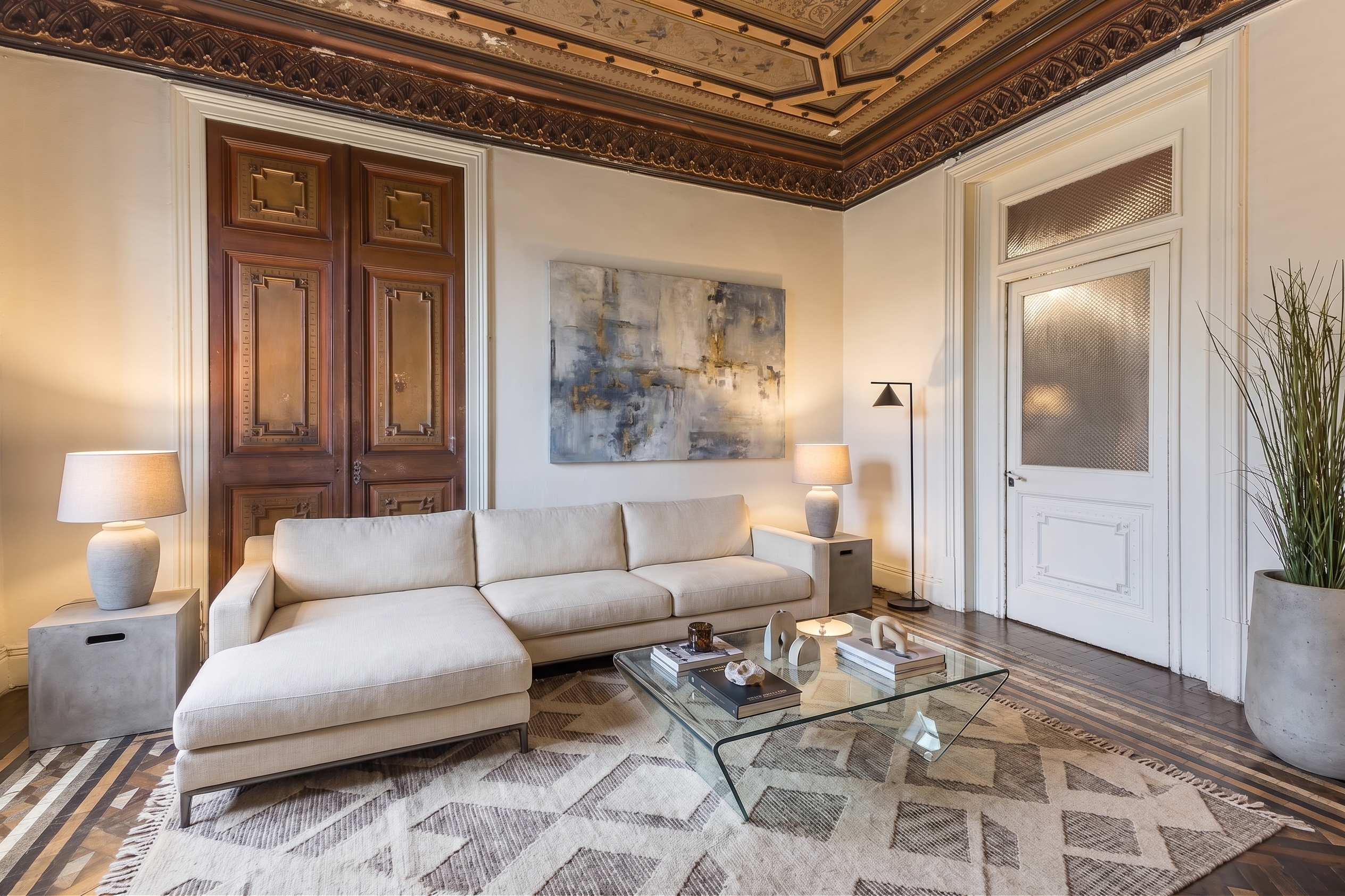 Regal elegance and historical character come together in this exceptional property on Doctor Dou Street.