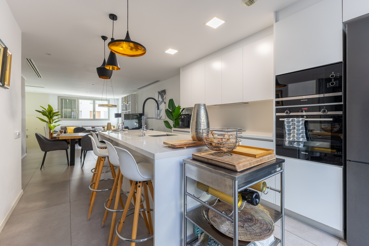 Exclusivo adosado de diseño contemporáneo con terraza privada en Quatre Carreres
