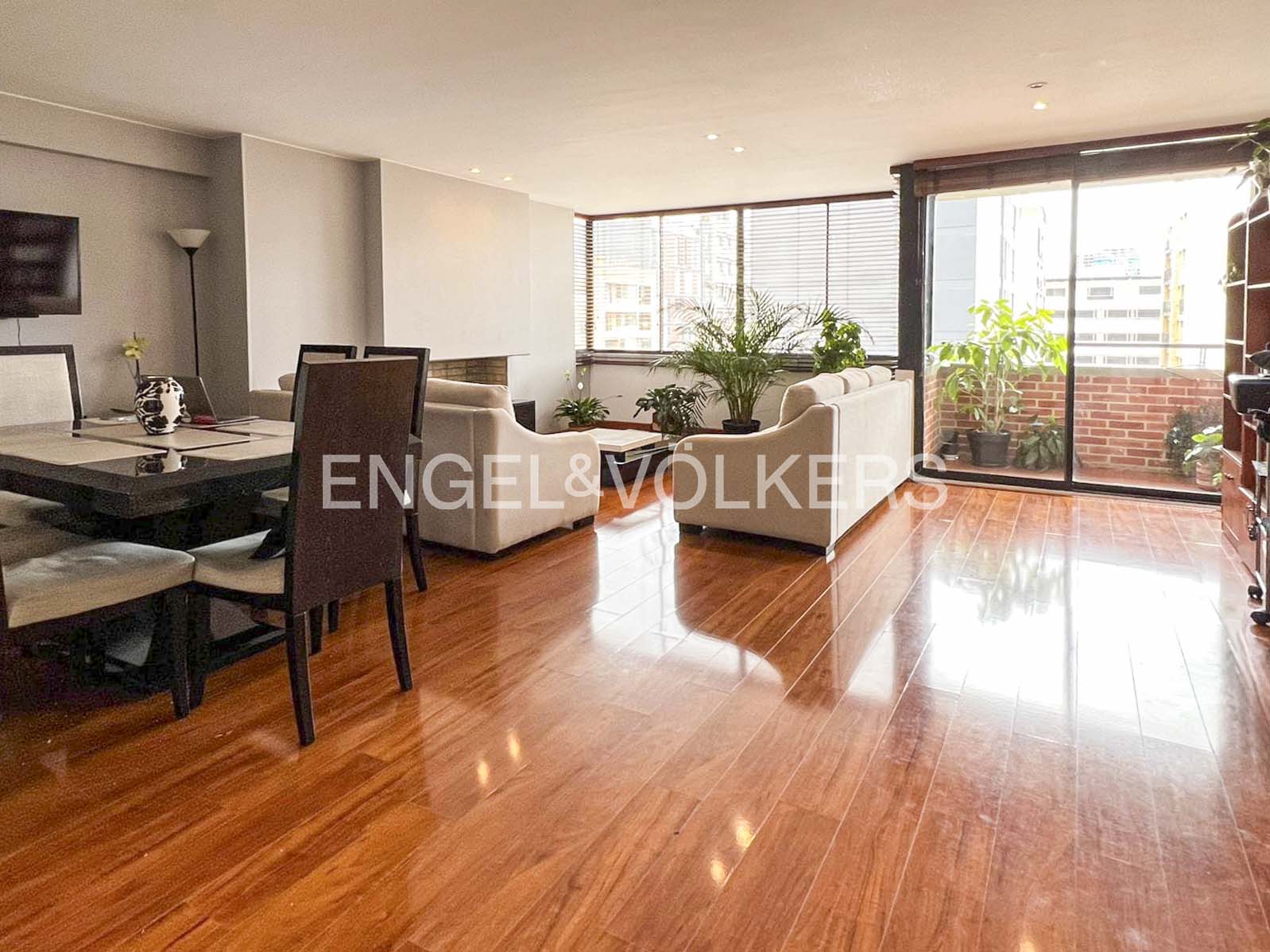 Apartamento con balcón para arriendo en Virrey