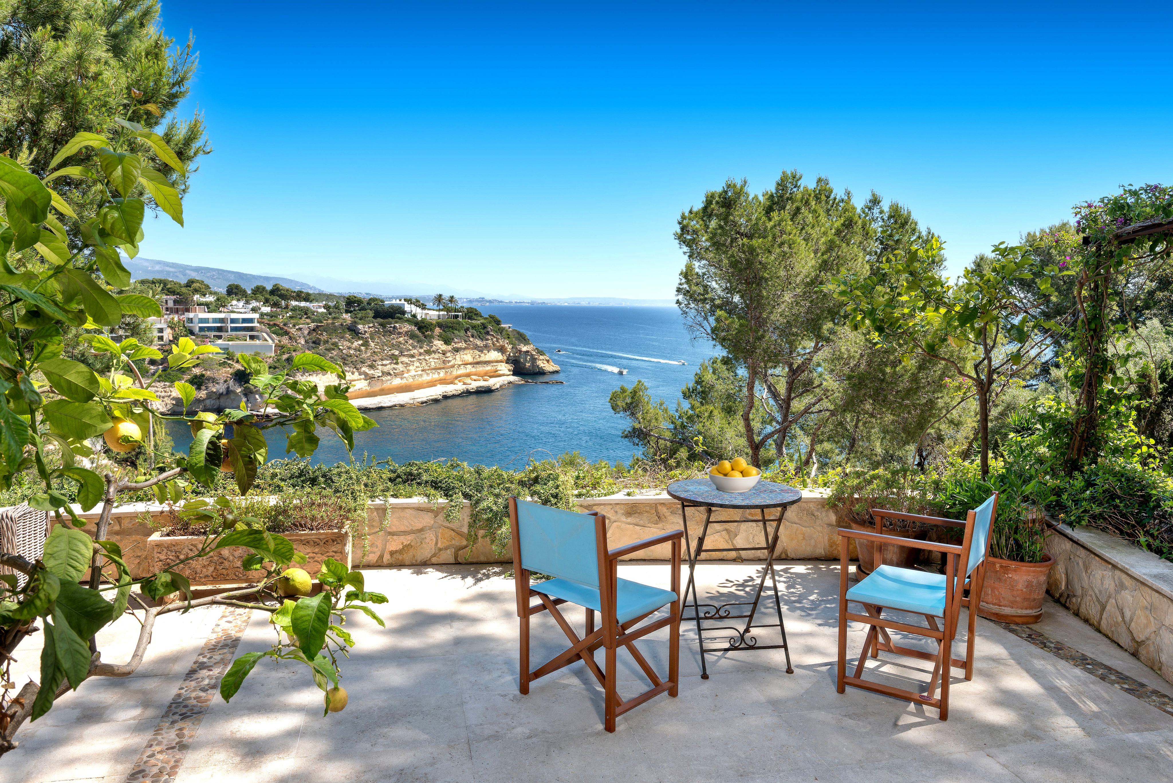 A charming  & secluded mediterranean villa with spectacular sea views