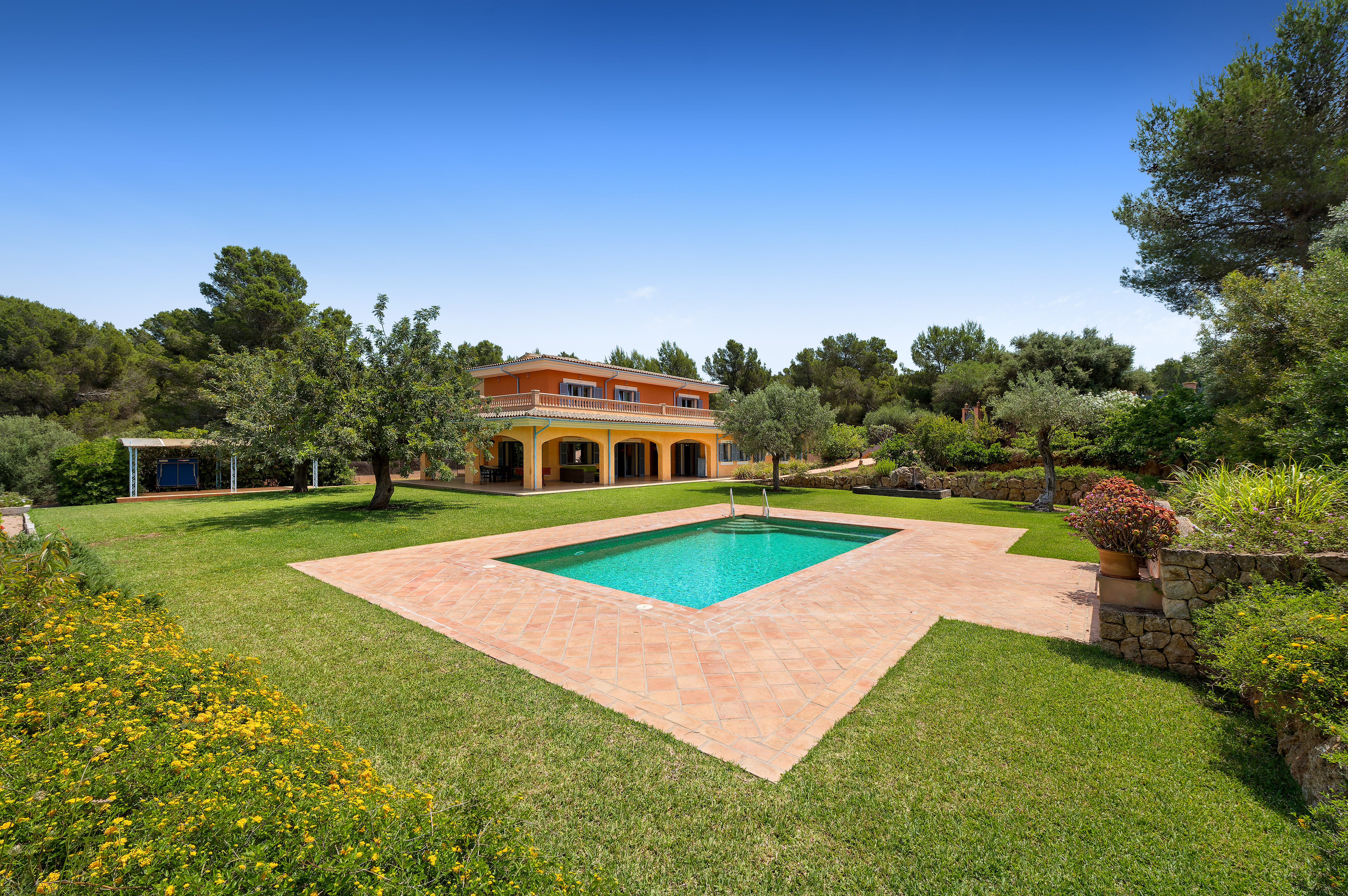 Geräumige Familienvilla mit Pool und weitläufigem Garten in Nova Santa Ponsa