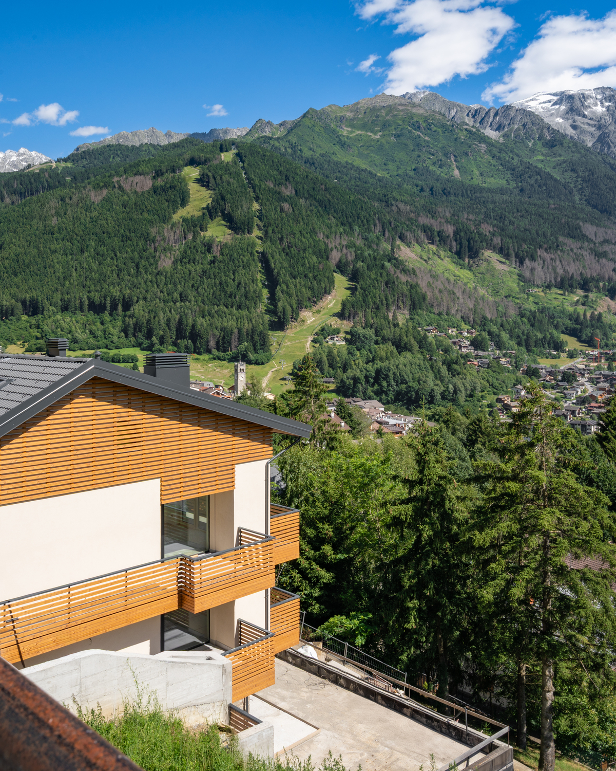 Alpines Licht: raffiniertes, helles Dachgeschoss
